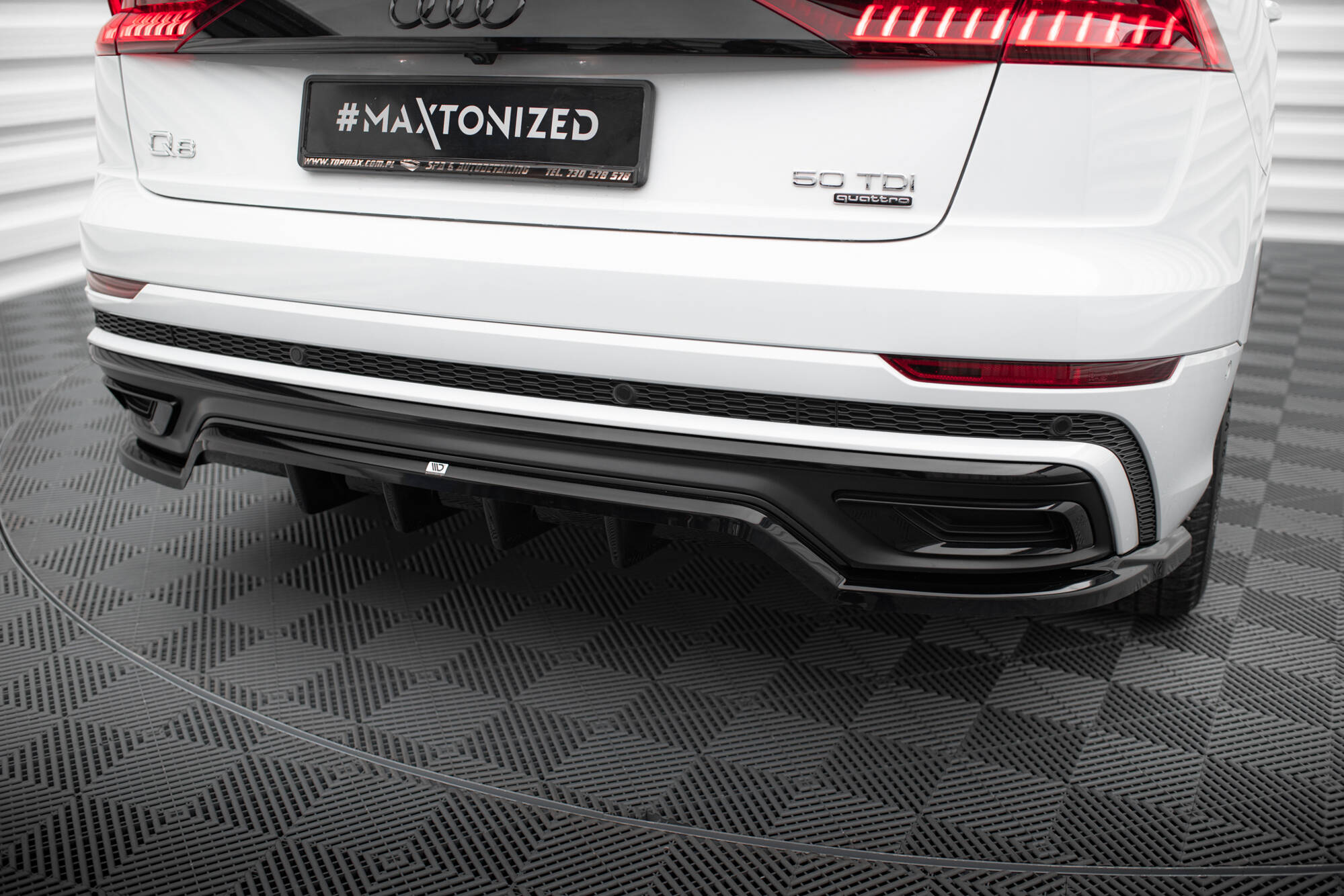 Central Rear Splitter (Vertical Bars) Audi Q8 S-Line Mk1 - 4