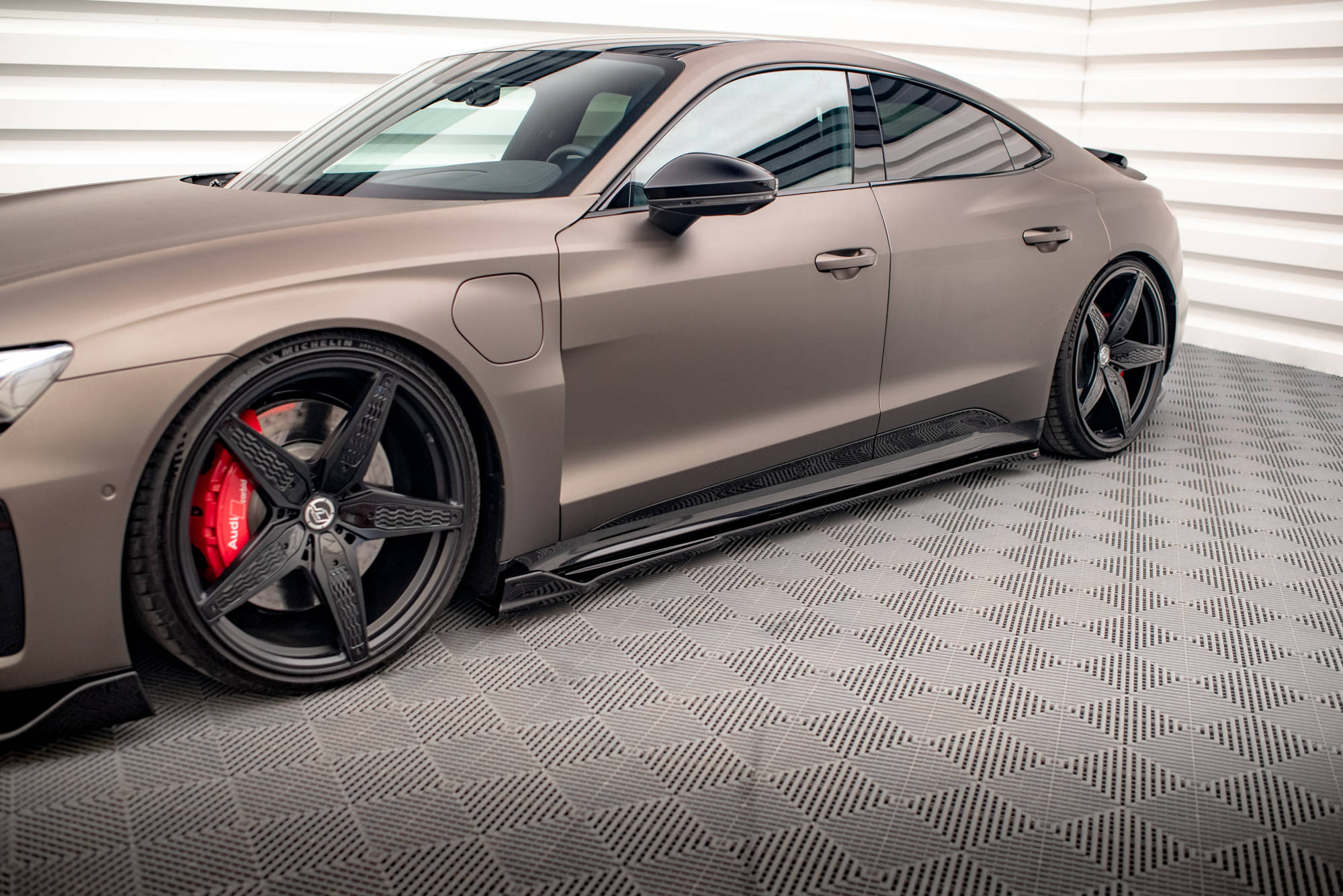 Side Skirts Diffusers V.2 Audi e-Tron GT / RS GT Mk1 - 2