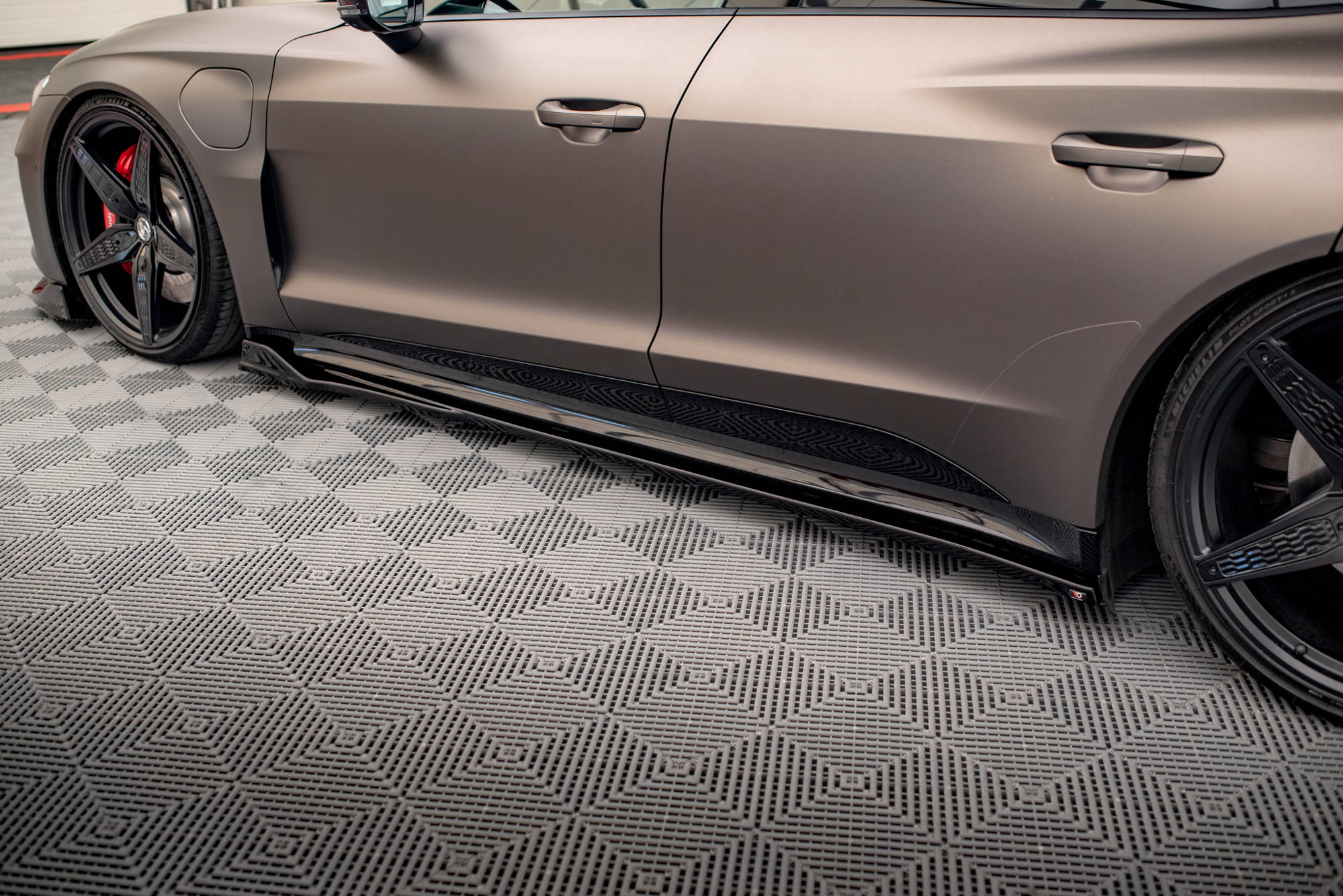 Side Skirts Diffusers V.2 Audi e-Tron GT / RS GT Mk1 - 4