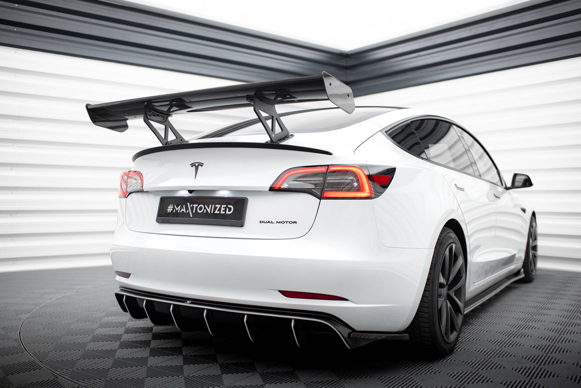 CARBON SPOILER SUITABLE FOR TESLA MODEL 3 – MAXTON DESIGN - 9