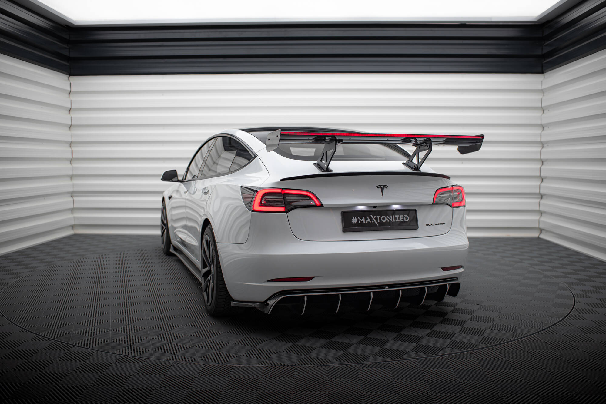 CARBON SPOILER + LED SUITABLE FOR TESLA MODEL 3 – MAXTON DESIGN - 2