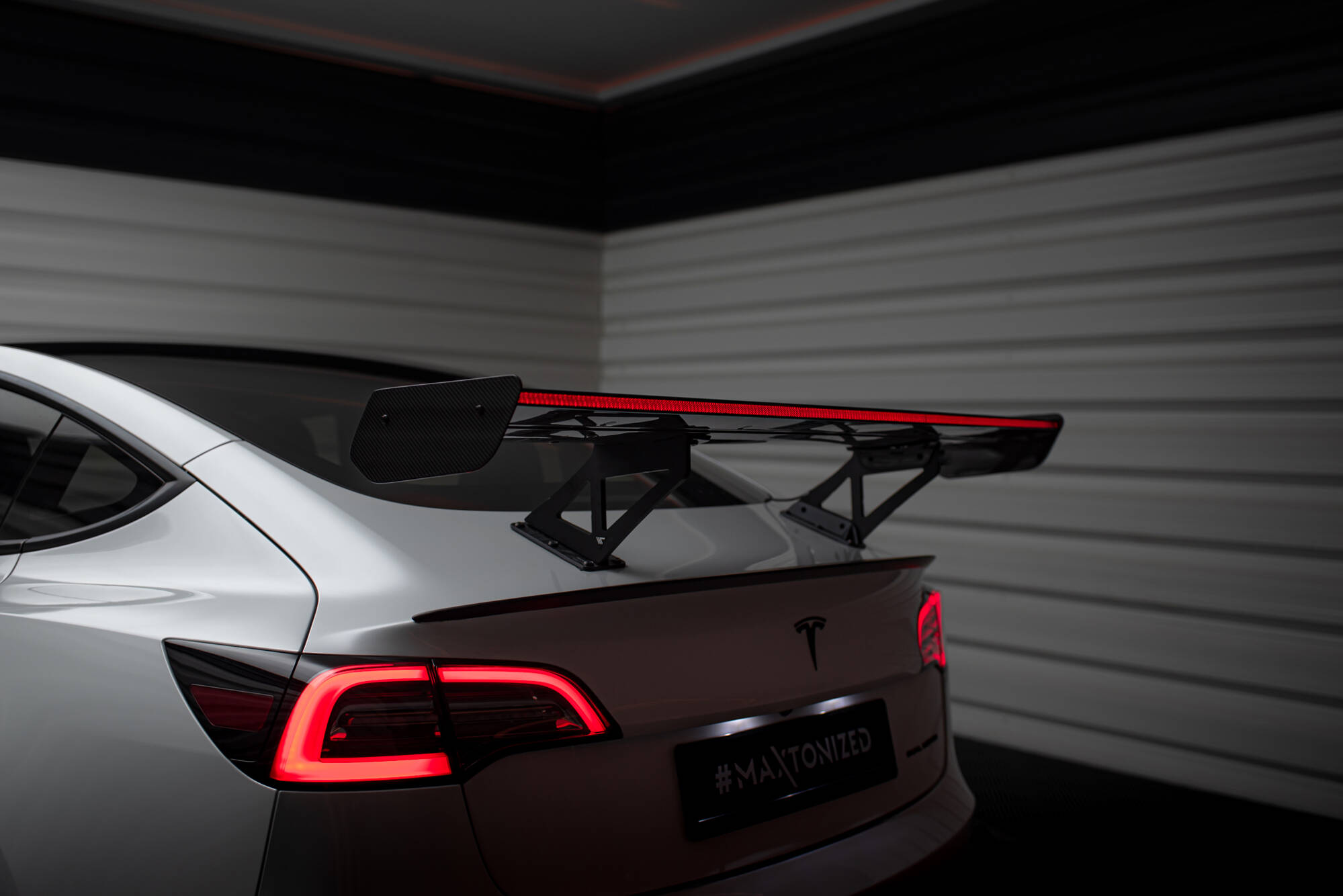 CARBON SPOILER + LED SUITABLE FOR TESLA MODEL 3 – MAXTON DESIGN - 10