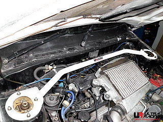 TOYOTA STARLET EP70 ULTRARACING 2-POINT FRONT UPPER STRUTBAR
