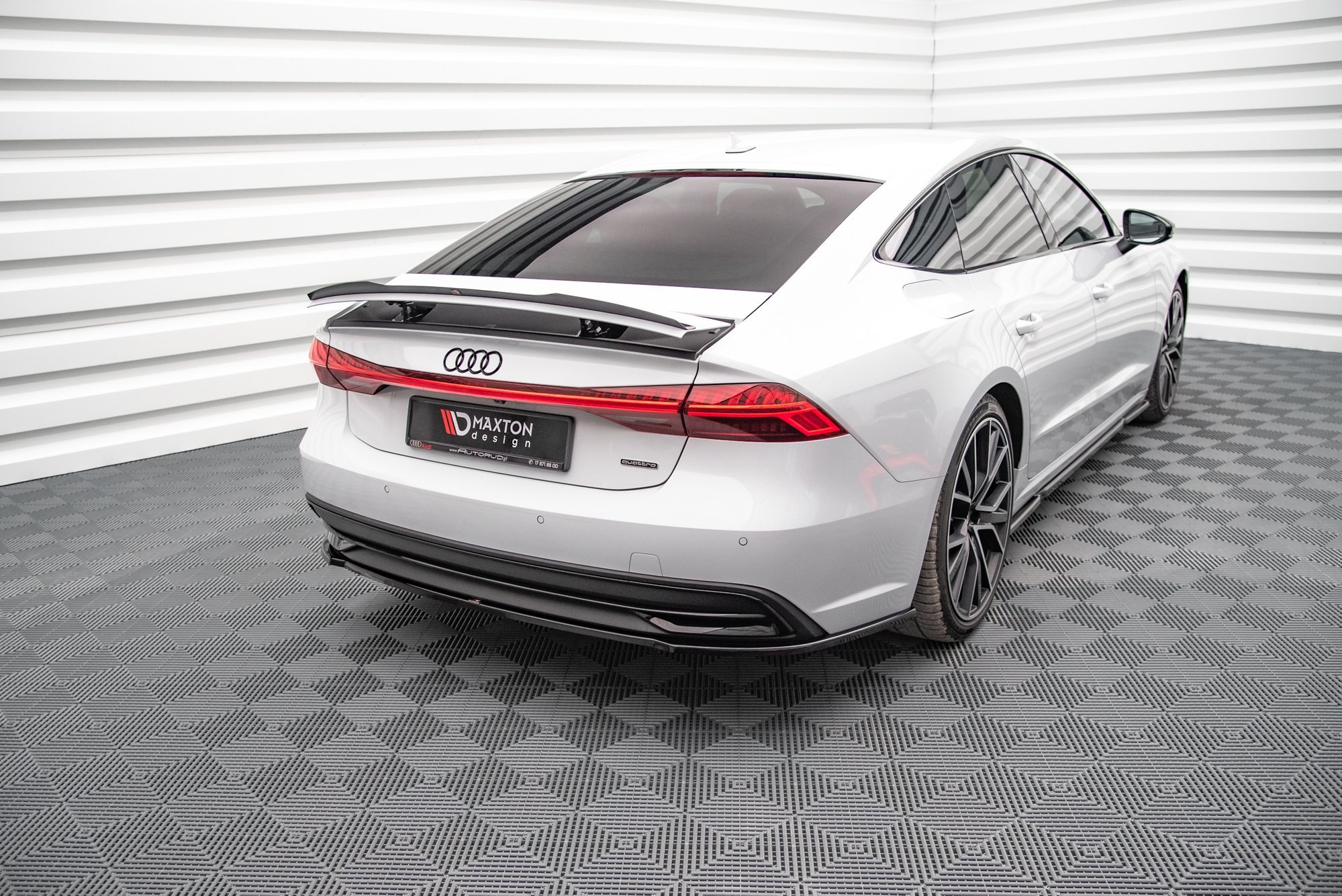 Central Rear Splitter Audi A7 C8 - 2