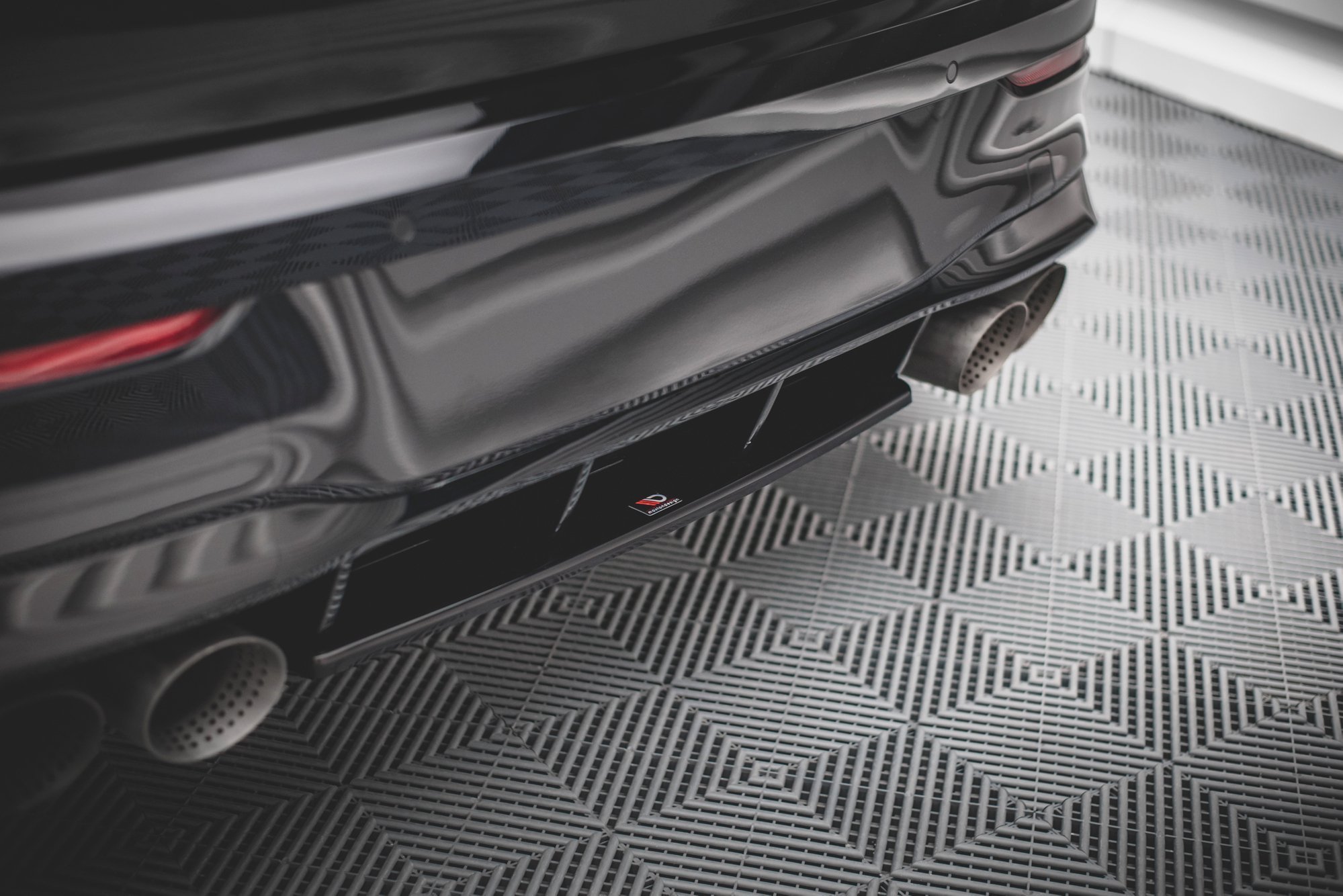 Central Rear Splitter VW Golf R MK8 (2020-) - 5