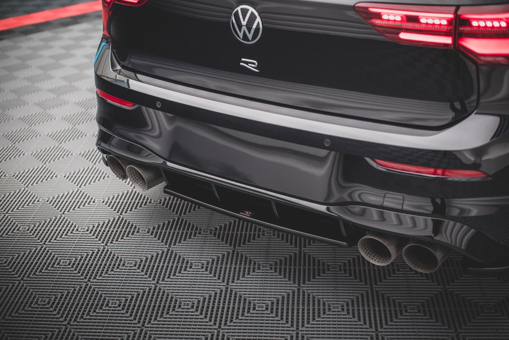 Central Rear Splitter VW Golf R MK8 (2020-) - 2