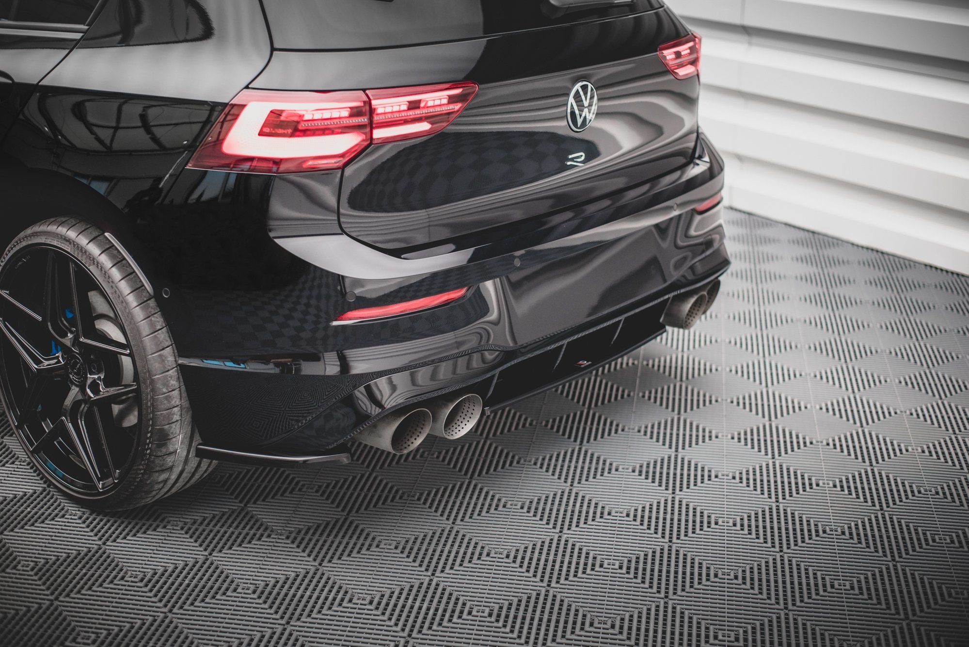 Central Rear Splitter VW Golf R MK8 (2020-) - 4