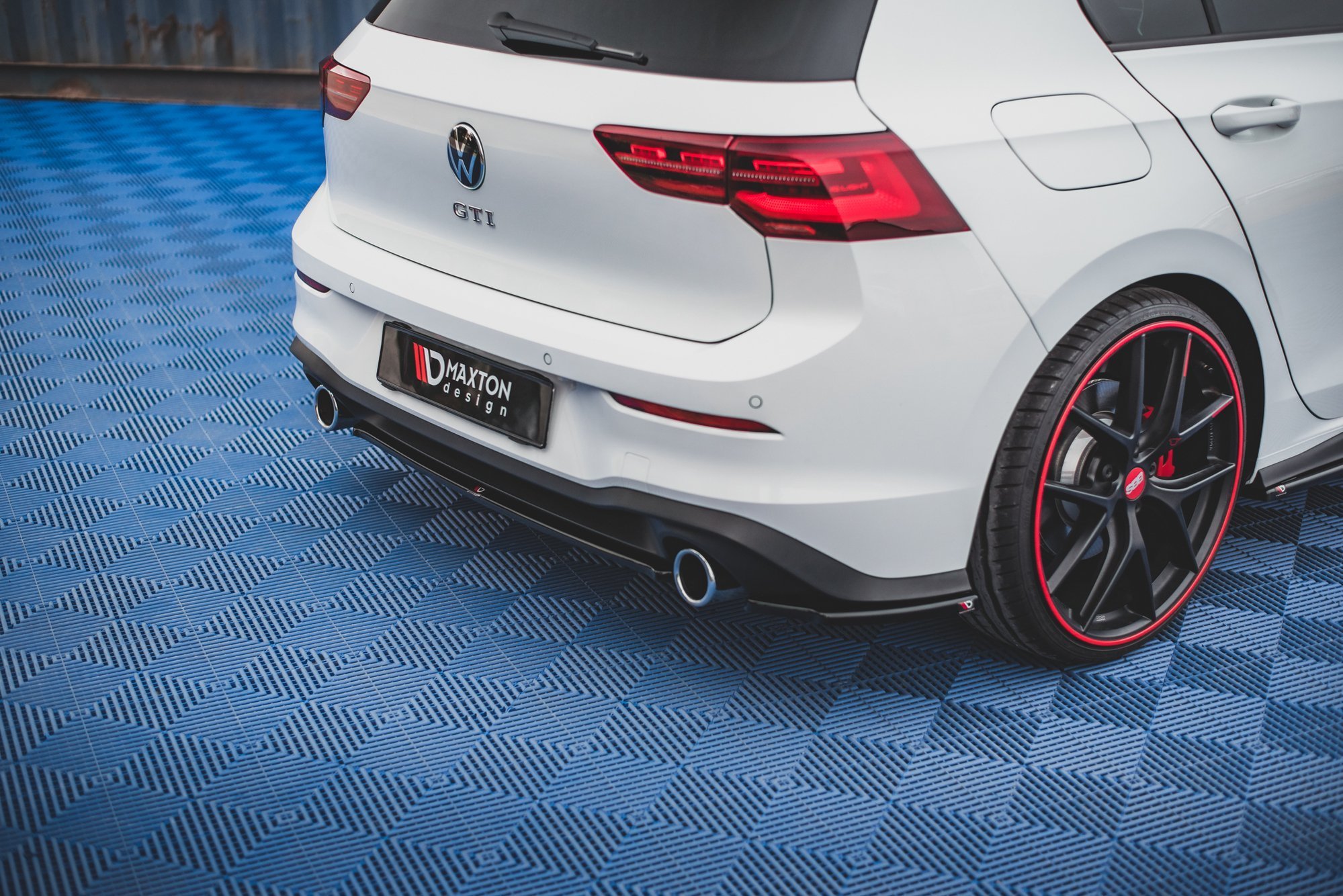 Central Rear Splitter VW Golf MK8 GTI (2020-)