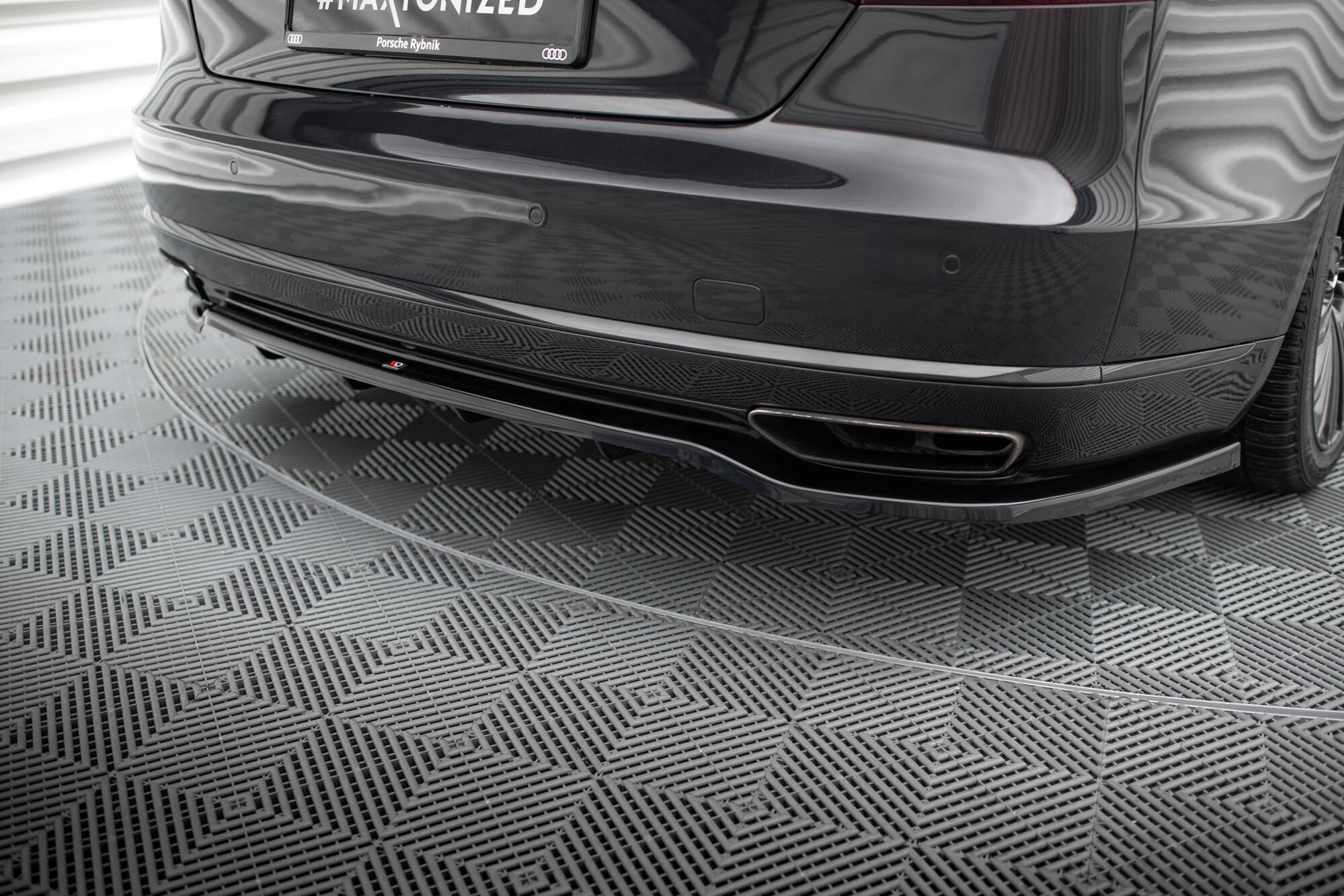 Central Rear Splitter (Vertical Bars) Audi A8 D4 Facelift - 2