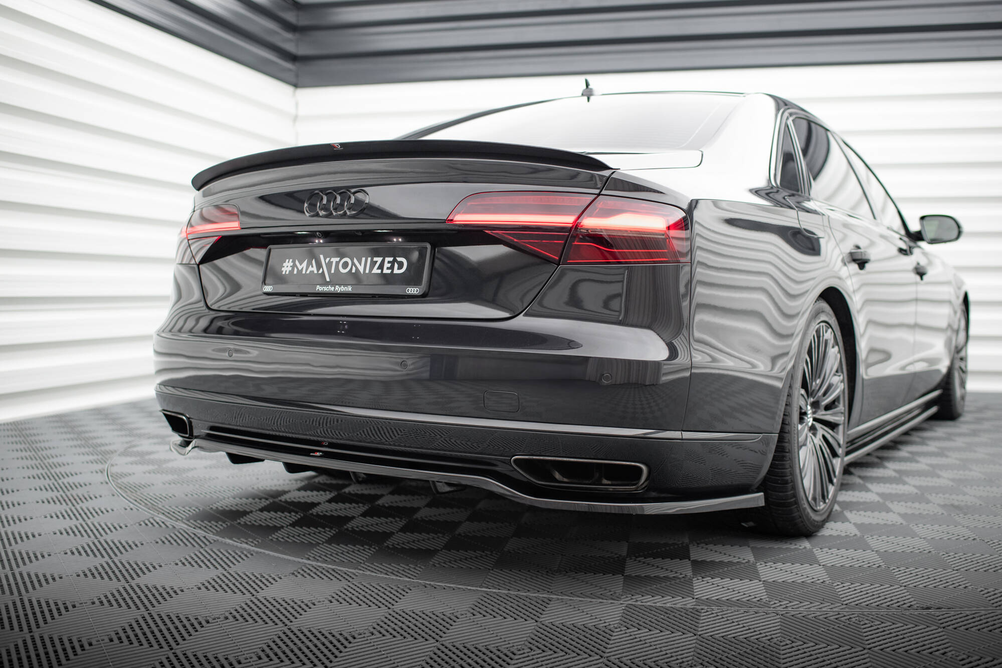 Central Rear Splitter (Vertical Bars) Audi A8 D4 Facelift - 4