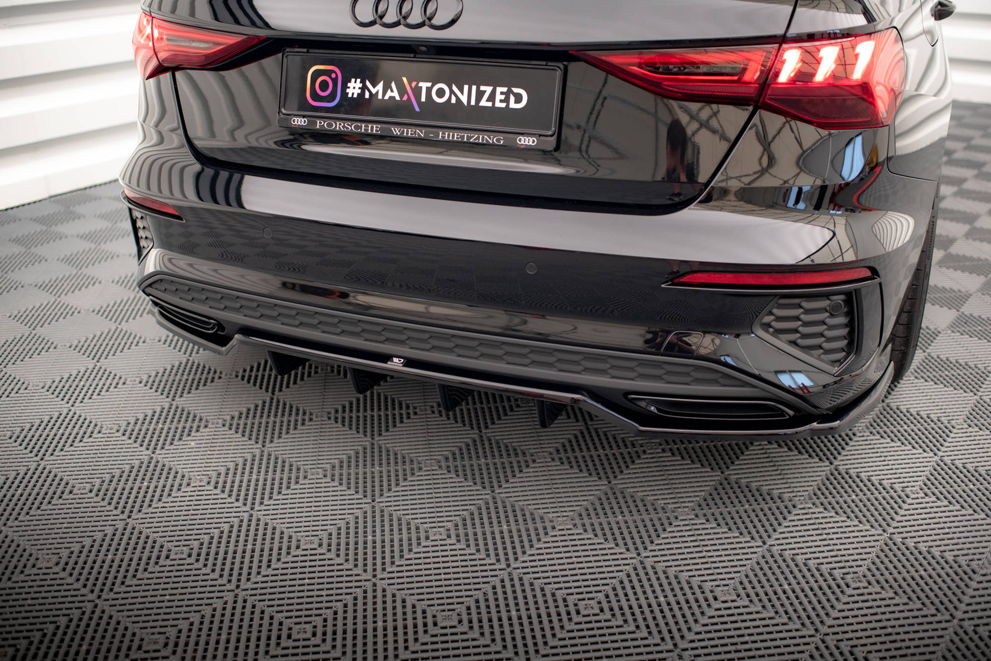 Central Rear Splitter (Vertical Bars) Audi A3 S-Line Sedan 8Y - 3