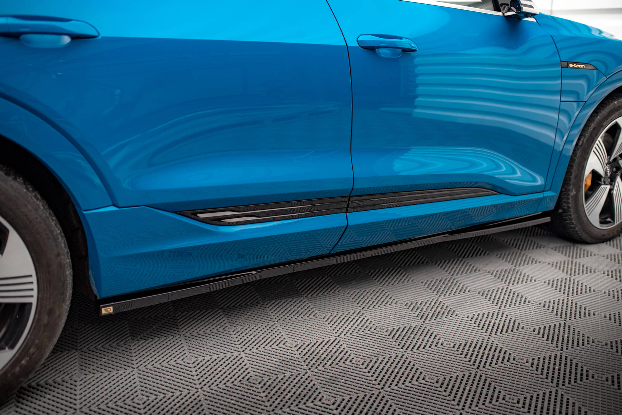 Side Skirts Diffusers Audi e-Tron - 3