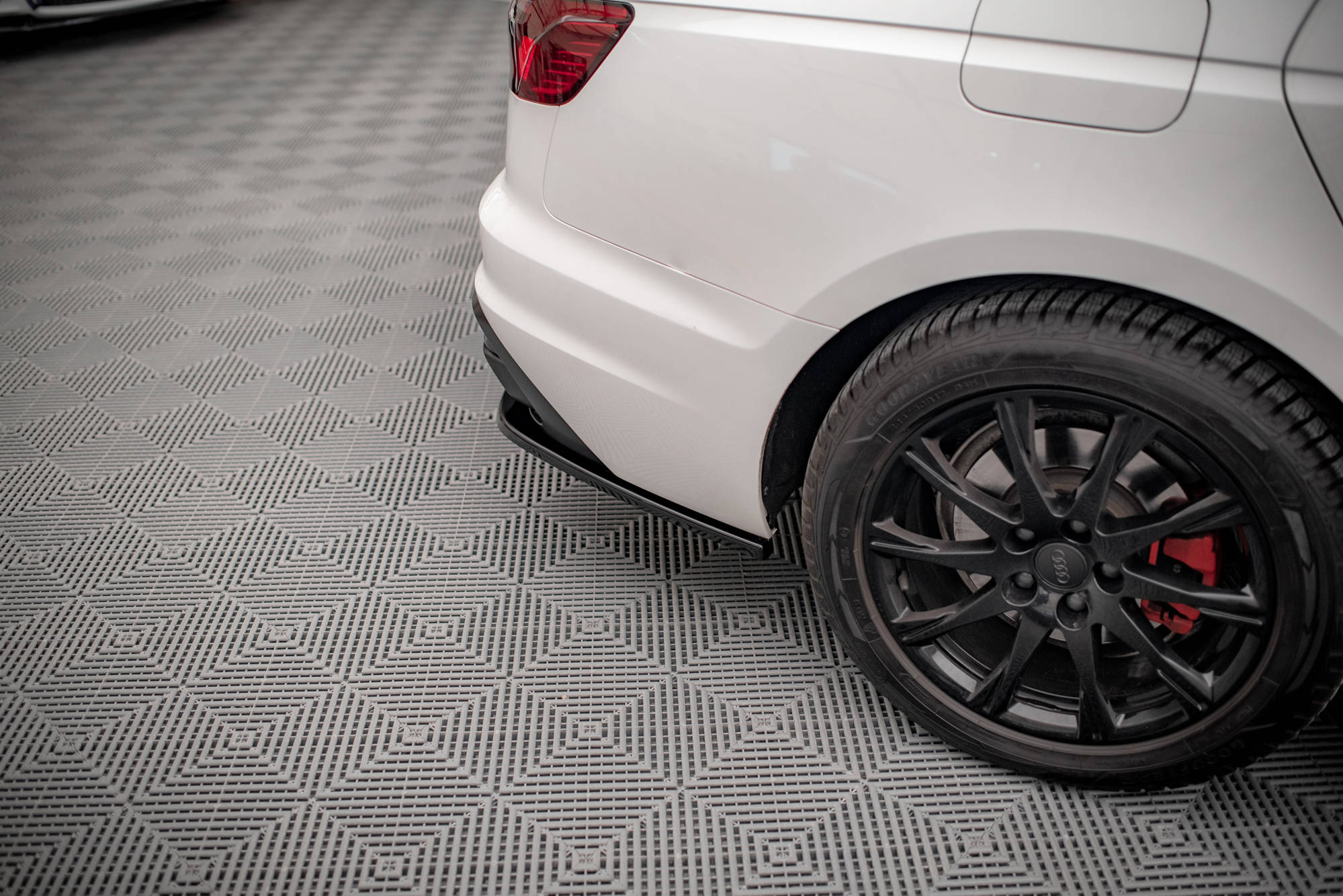 Rear Side Splitters Audi A4 B9 Facelift - 3