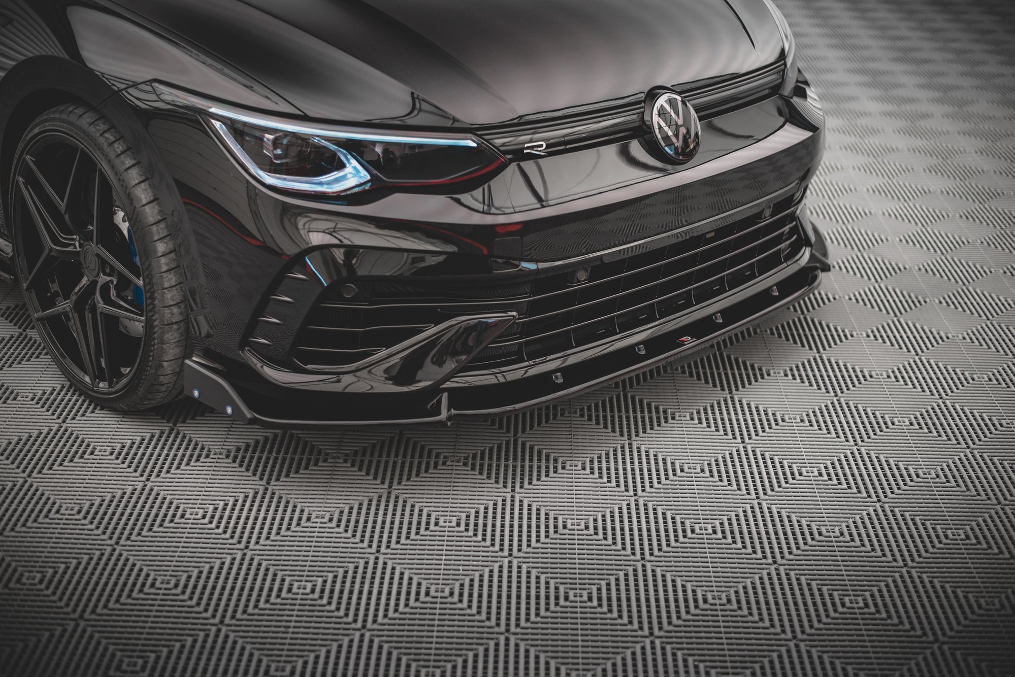 Front Splitter V.2 + Flaps VW Golf R Mk8 - 2