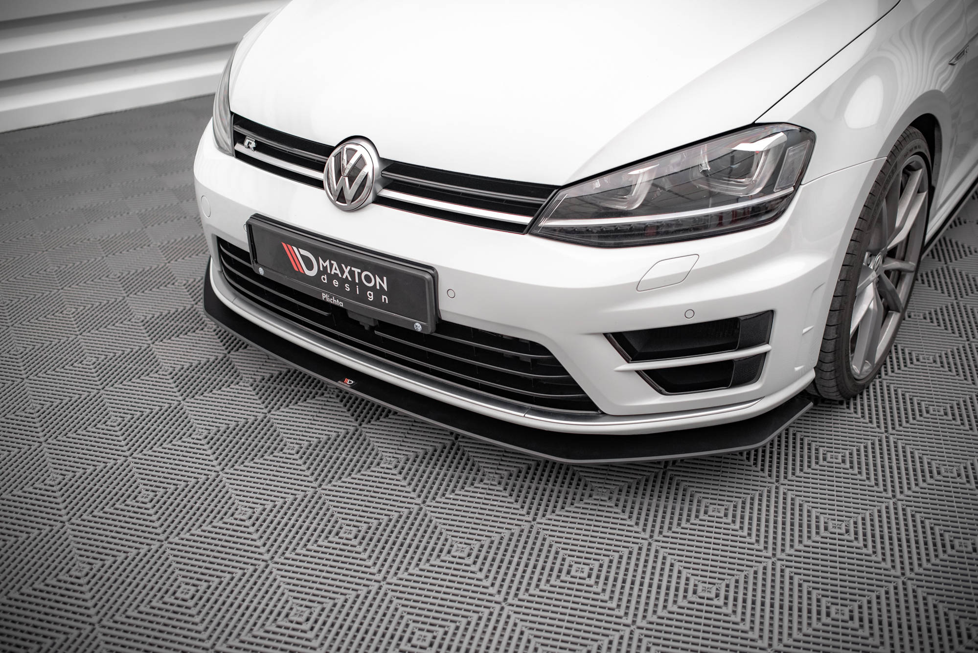 STREET PRO FRONT SPLITTER V.2 SUITABLE FOR VOLKSWAGEN GOLF R MK7 – MAXTON DESIGN