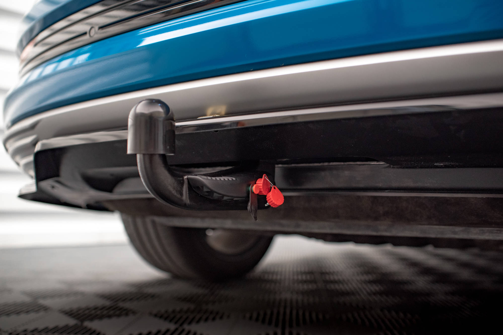 Central Rear Splitter (Vertical Bars) Audi e-Tron - 3
