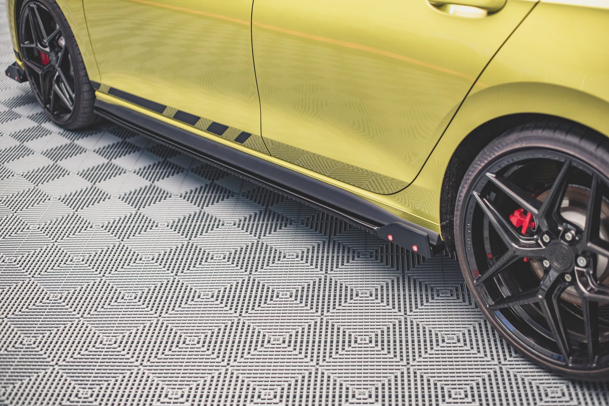 Side Skirts Diffusers V.2 + Flaps Volkswagen Golf GTI / GTE / GTI Clubsport / R-Line Mk8 - 5