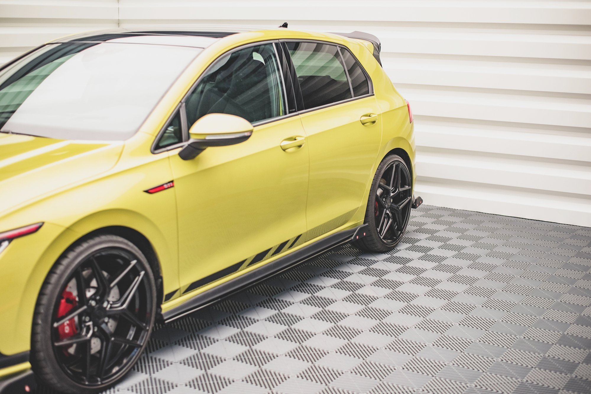 Side Skirts Diffusers V.2 + Flaps Volkswagen Golf GTI / GTE / GTI Clubsport / R-Line Mk8 - 4