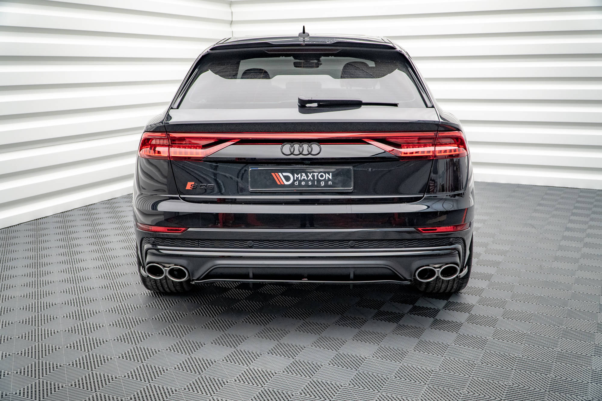 Central Rear Splitter (Vertical Bars) V.1 Audi SQ8 Mk1 - 2