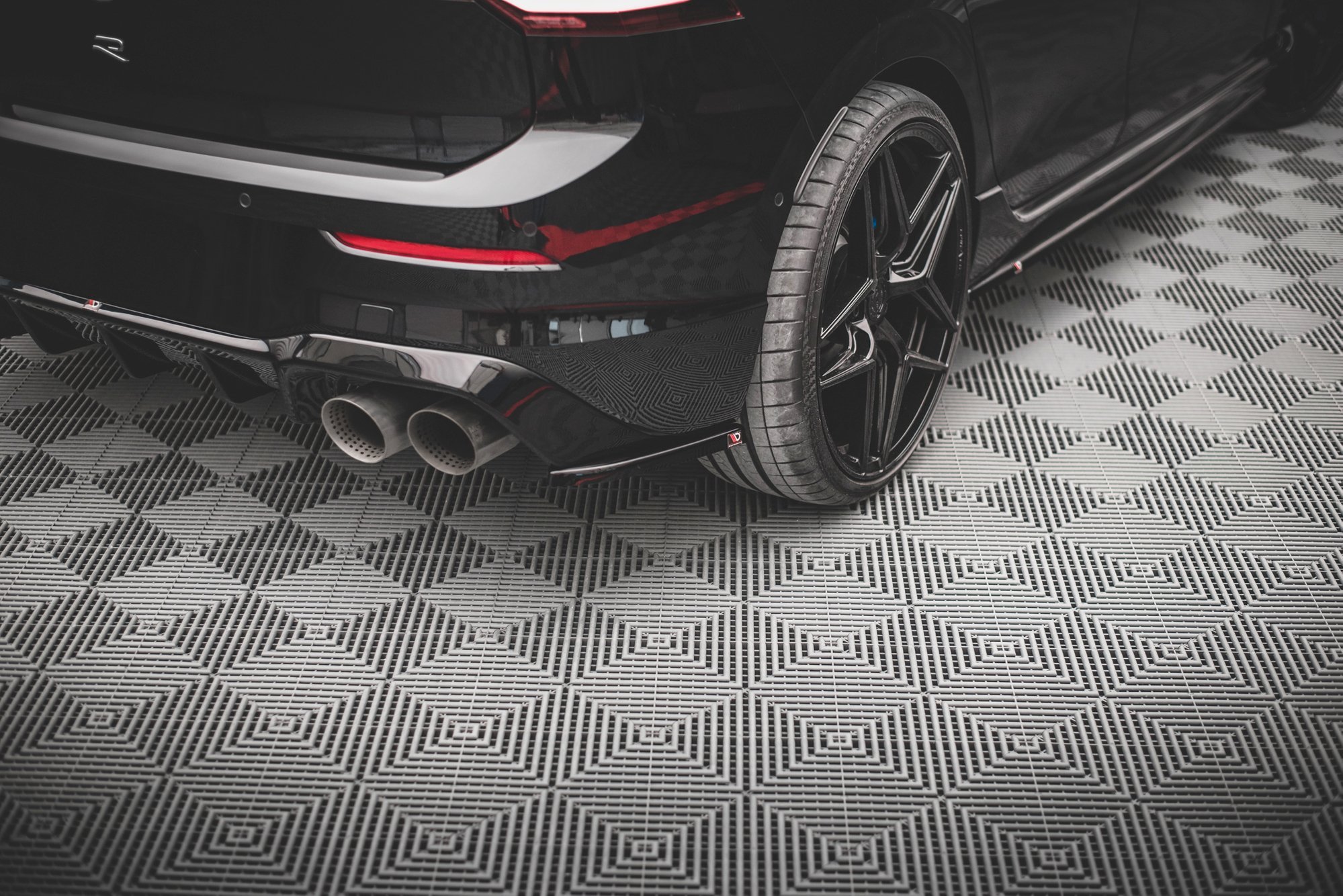 Rear Side Splitters V.3 VW Golf R Mk8 - 3