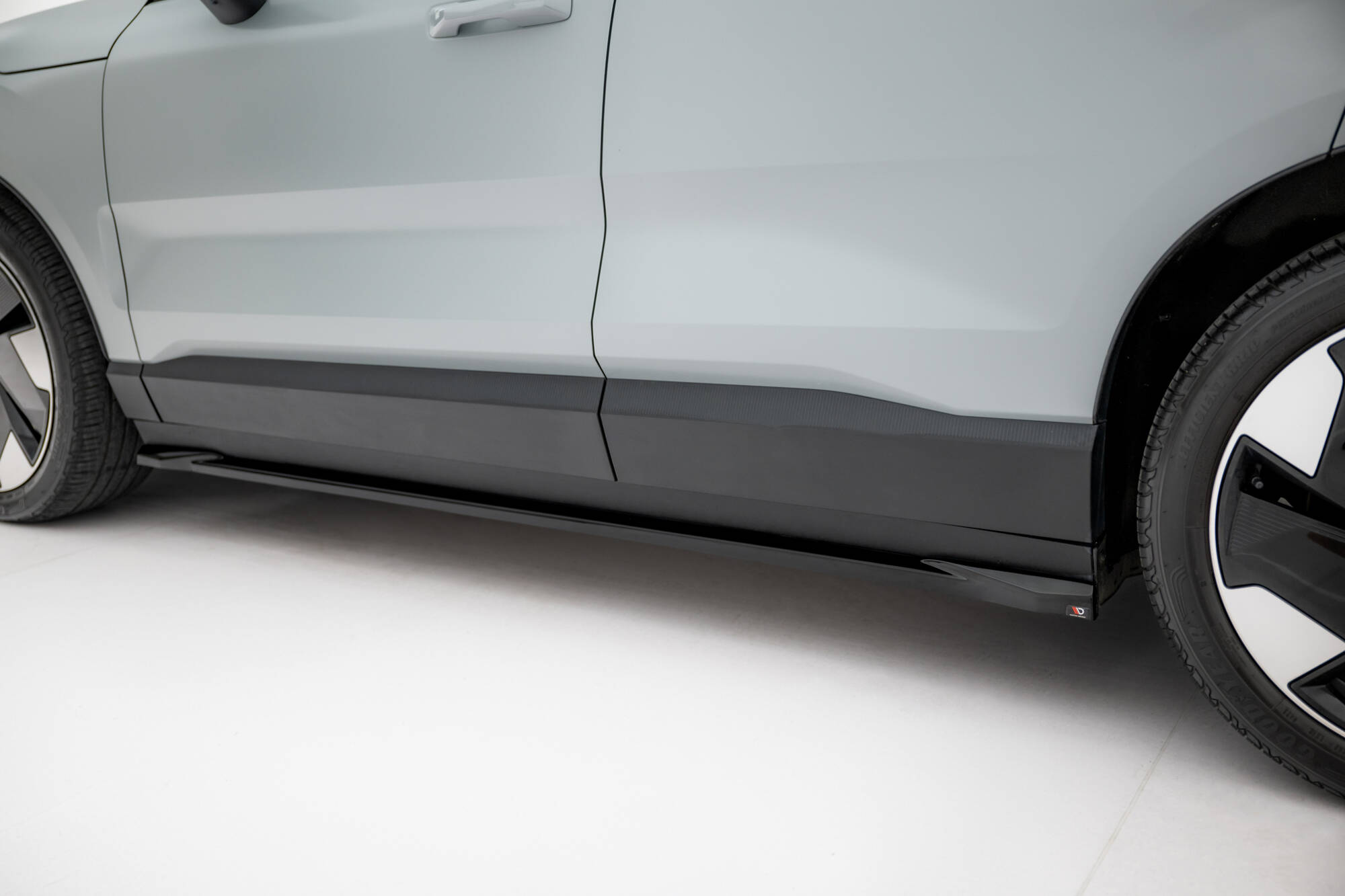 SIDE SKIRTS DIFFUSERS SUITABLE FOR VOLVO EX30 MK1 – MAXTON DESIGN - 3