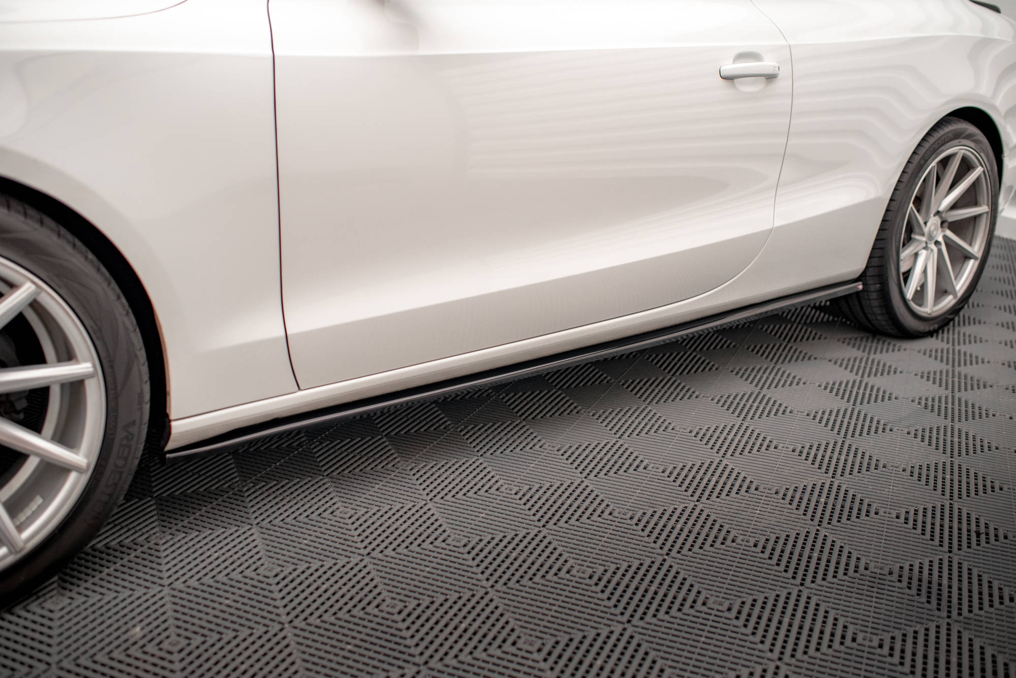 Side Skirts Diffusers V.2 Audi A5 / A5 S-Line / S5 Coupe 8T - 4