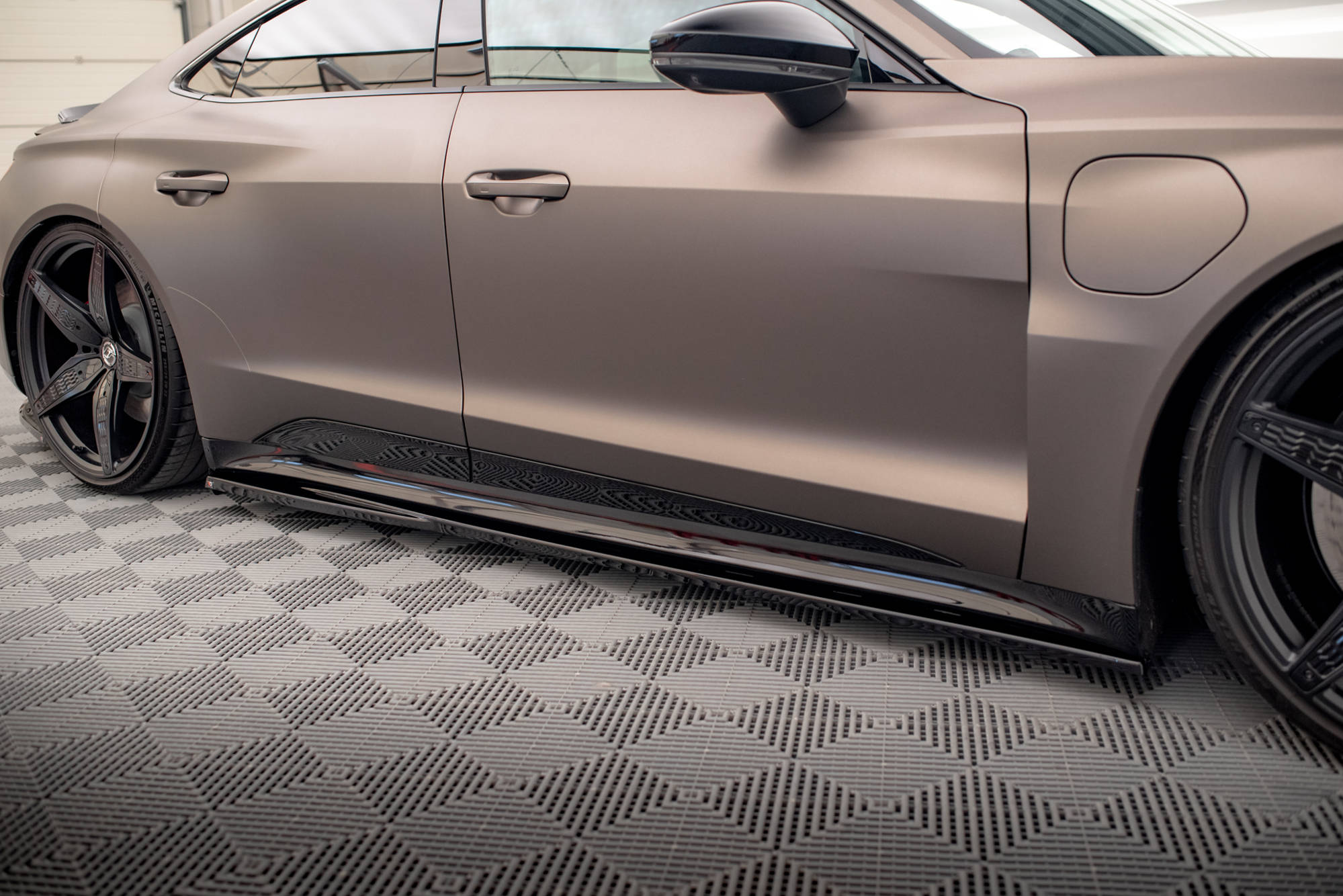Side Skirts Diffusers V.1 Audi e-Tron GT / RS GT Mk1 - 4