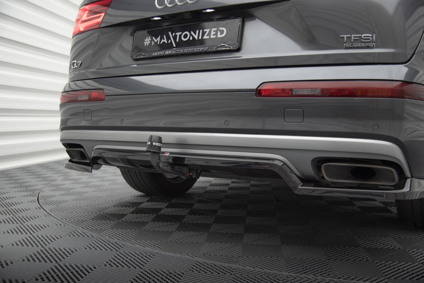 Central Rear Splitter (Vertical Bars) Audi Q7 Mk2 - 5