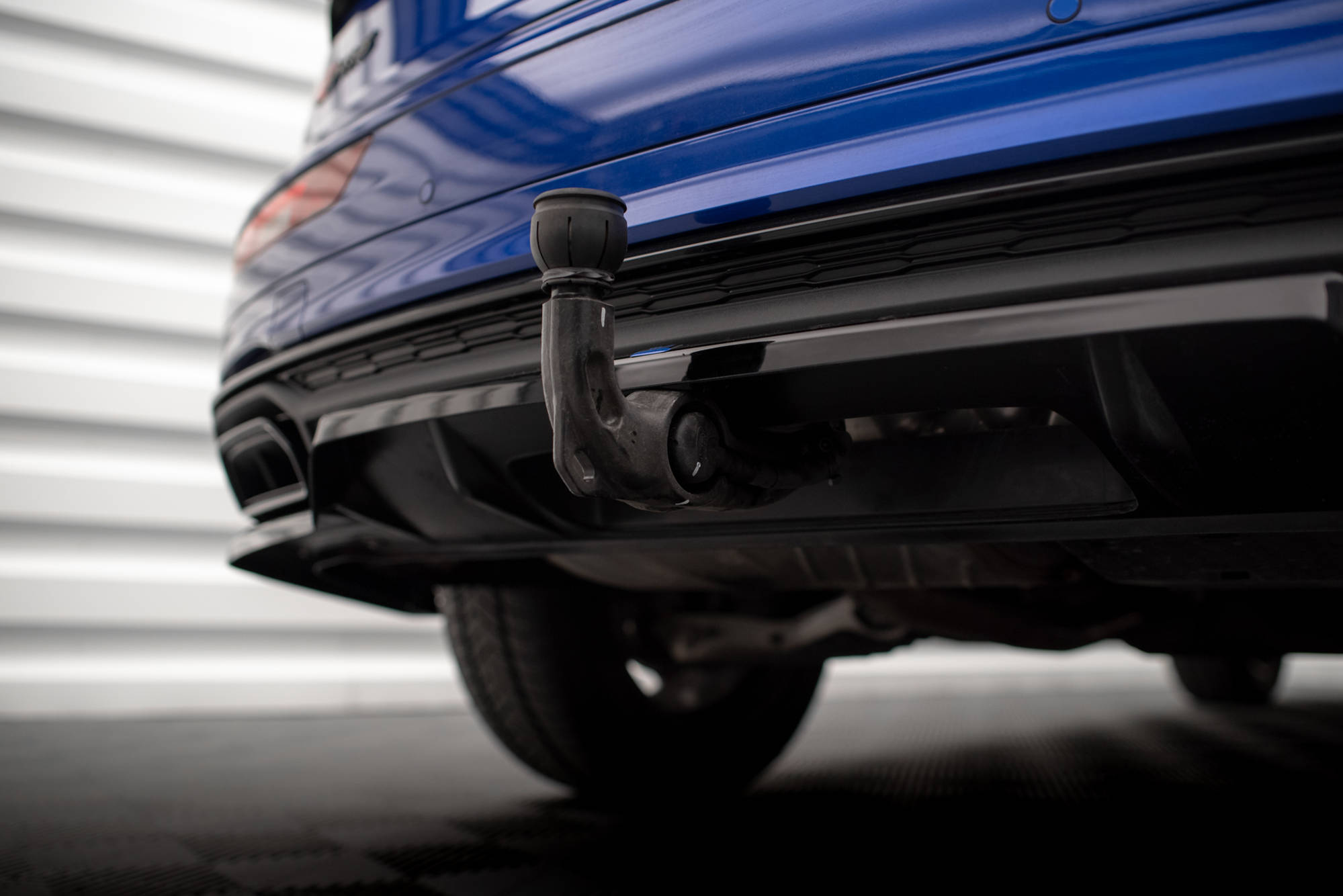 Central Rear Splitter (Vertical Bars) Audi Q5 S-Line SUV Mk2 Facelift - 2