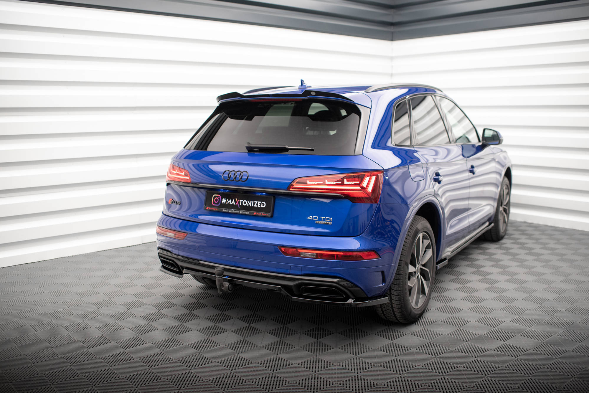 Central Rear Splitter (Vertical Bars) Audi Q5 S-Line SUV Mk2 Facelift - 6