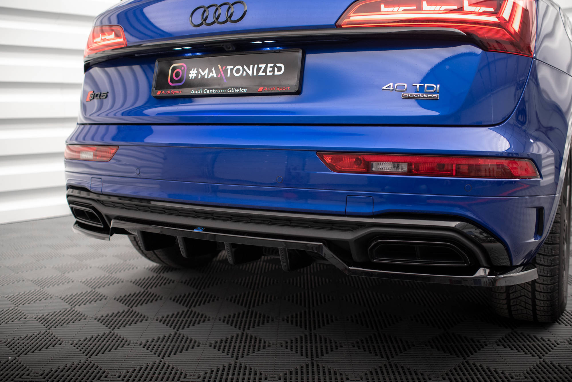 Central Rear Splitter (Vertical Bars) Audi Q5 S-Line SUV Mk2 Facelift - 4
