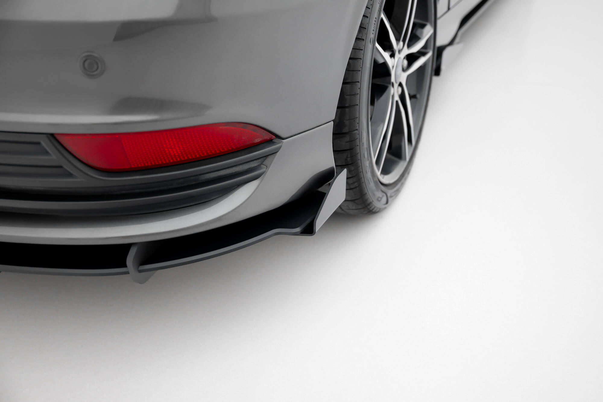 REAR SIDE FLAPS SUITABLE FOR FORD FOCUS ST MK3 FACELIFT – MAXTON DESIGN - 3