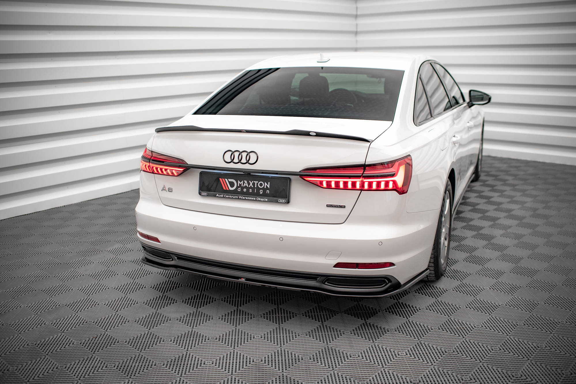 Central Rear Splitter Audi A6 C8 - 4