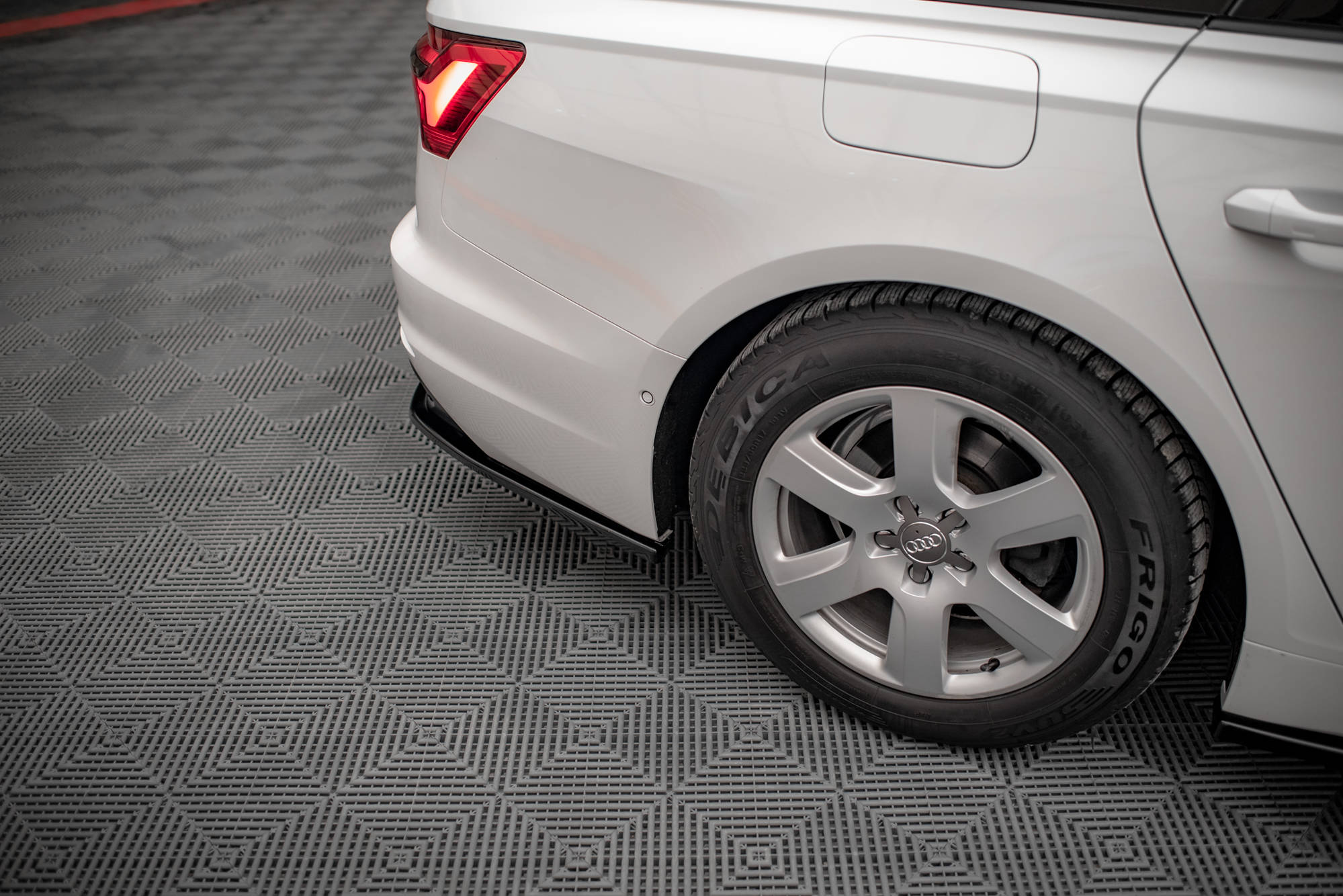 Central Rear Splitter Audi A6 C8 - 2