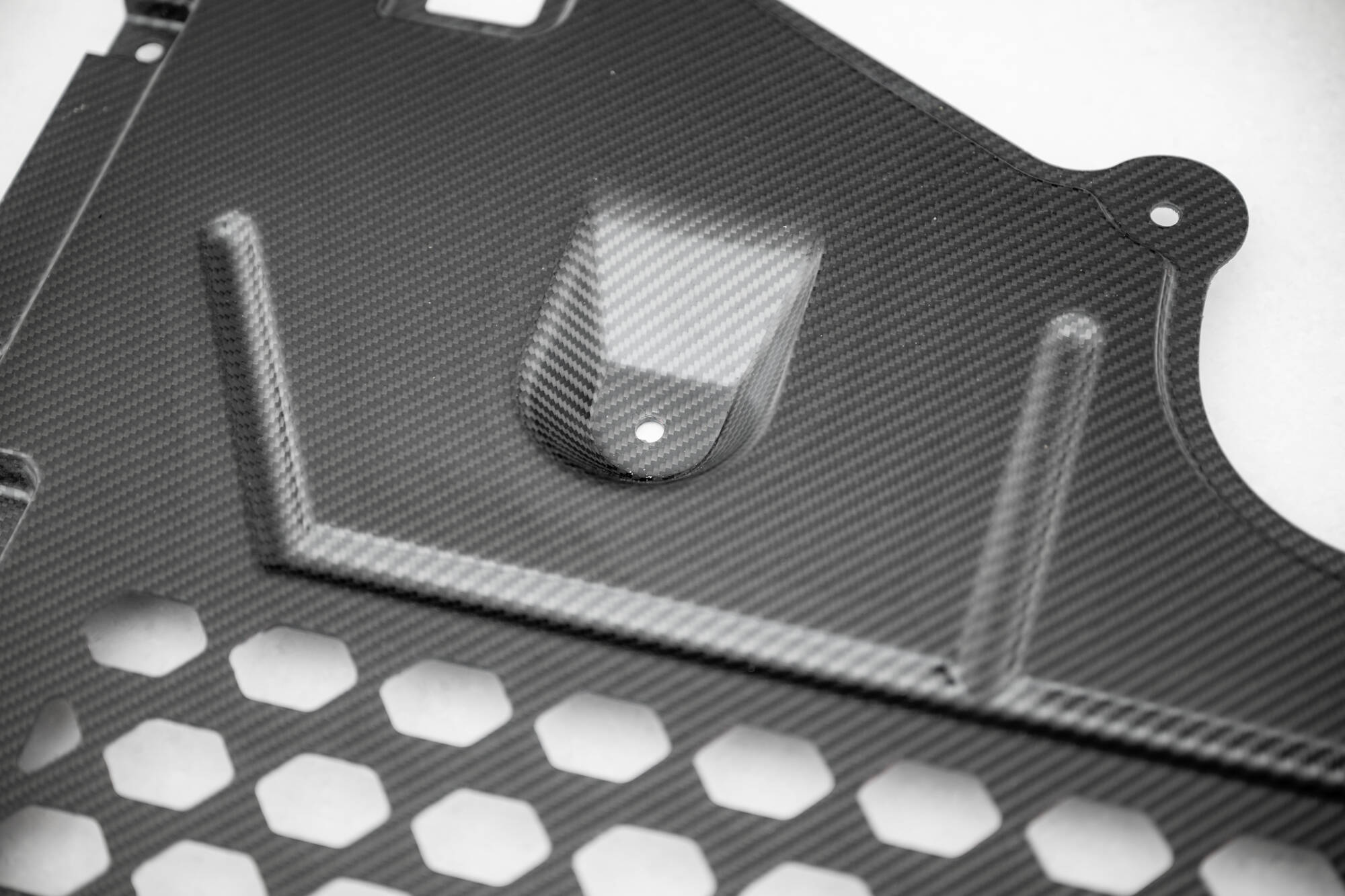 CARBON FIBER UNDER ENGINE COVER SUITABLE FOR BMW M2 G87 – MAXTON DESIGN - 7