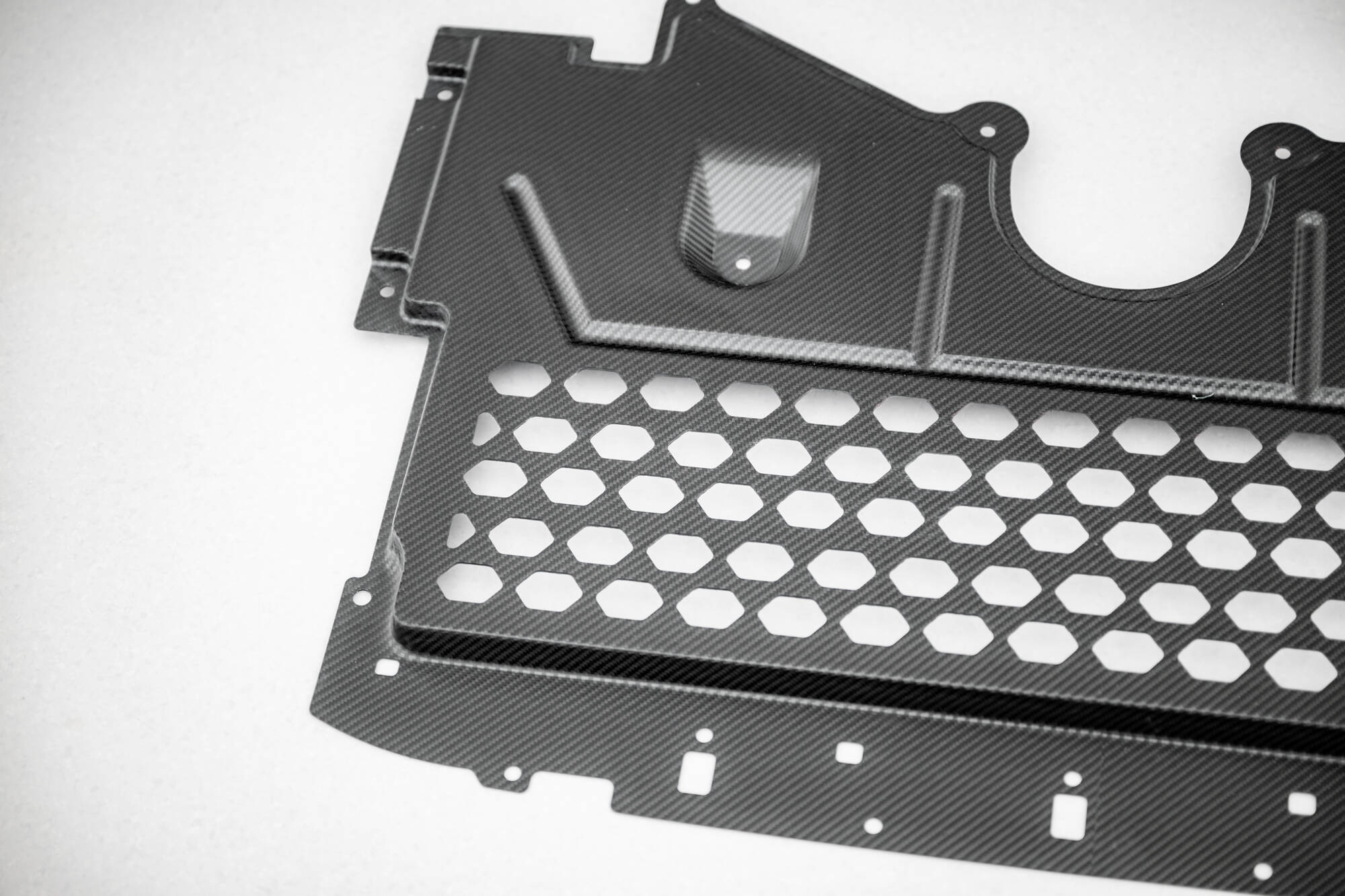CARBON FIBER UNDER ENGINE COVER SUITABLE FOR BMW M2 G87 – MAXTON DESIGN - 9