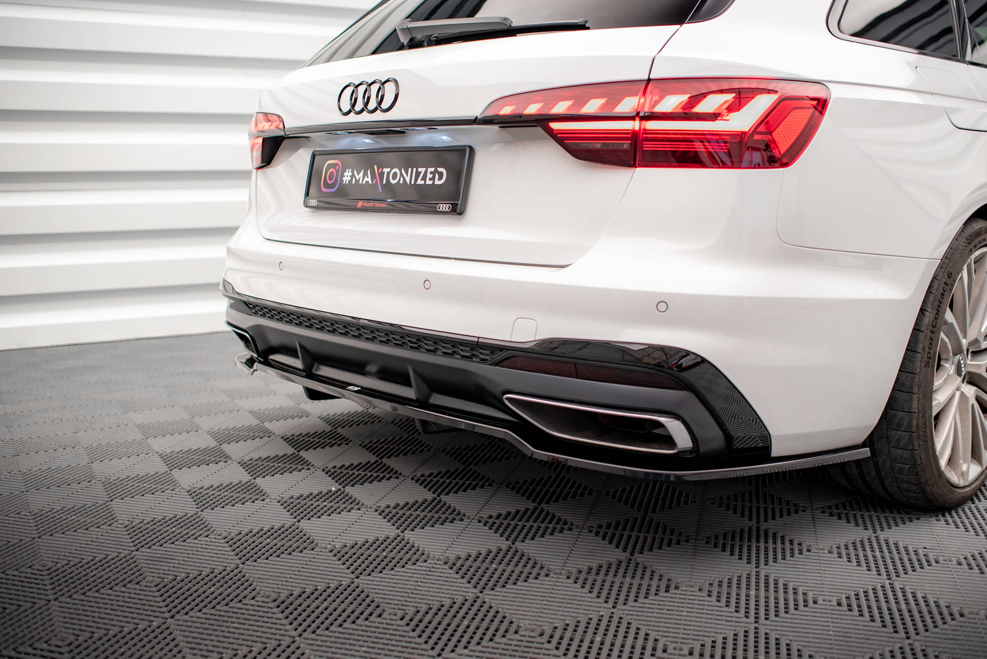 Central Rear Splitter (Vertical Bars) Audi A4 S-Line B9 Facelift - 4
