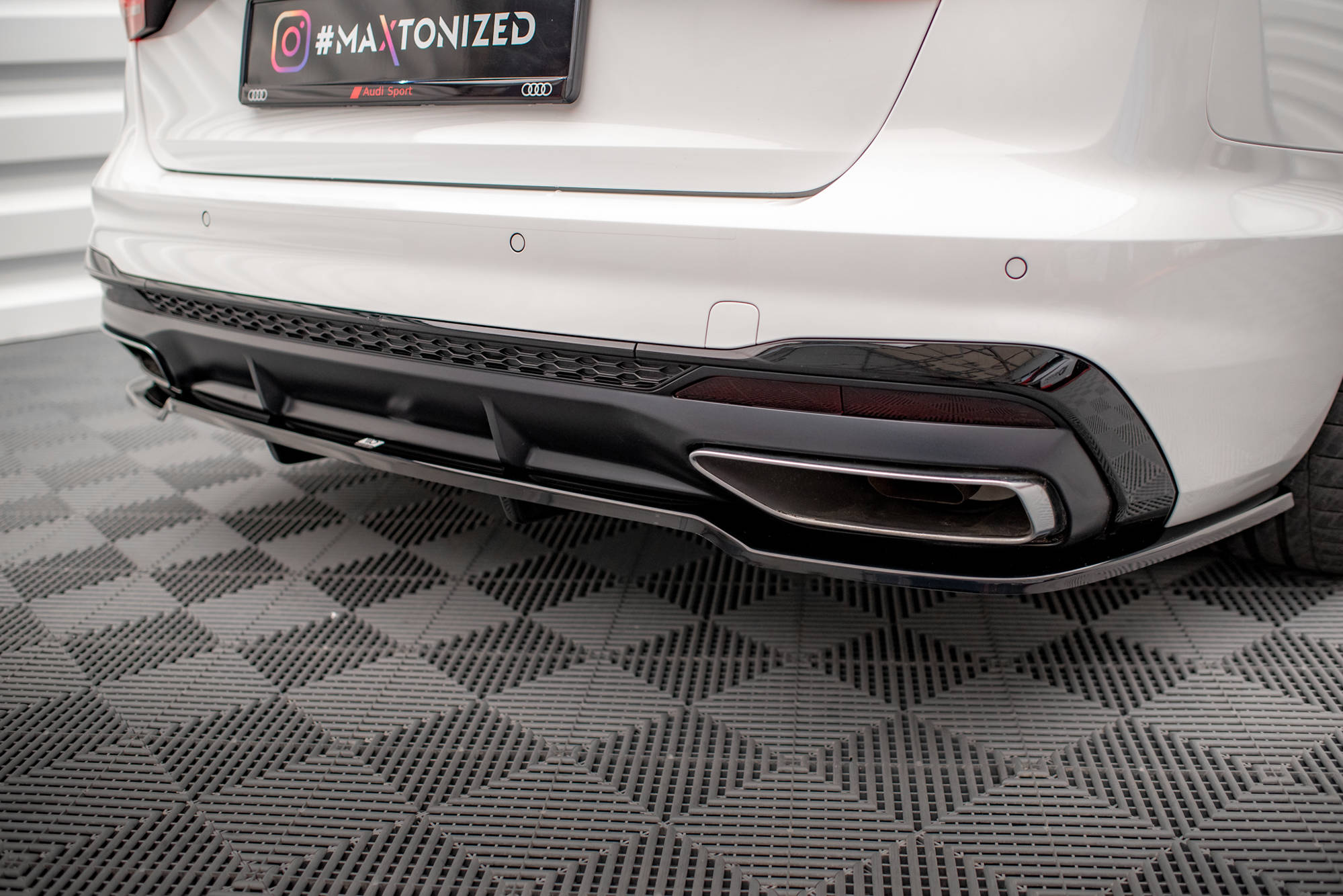 Central Rear Splitter (Vertical Bars) Audi A4 S-Line B9 Facelift - 5