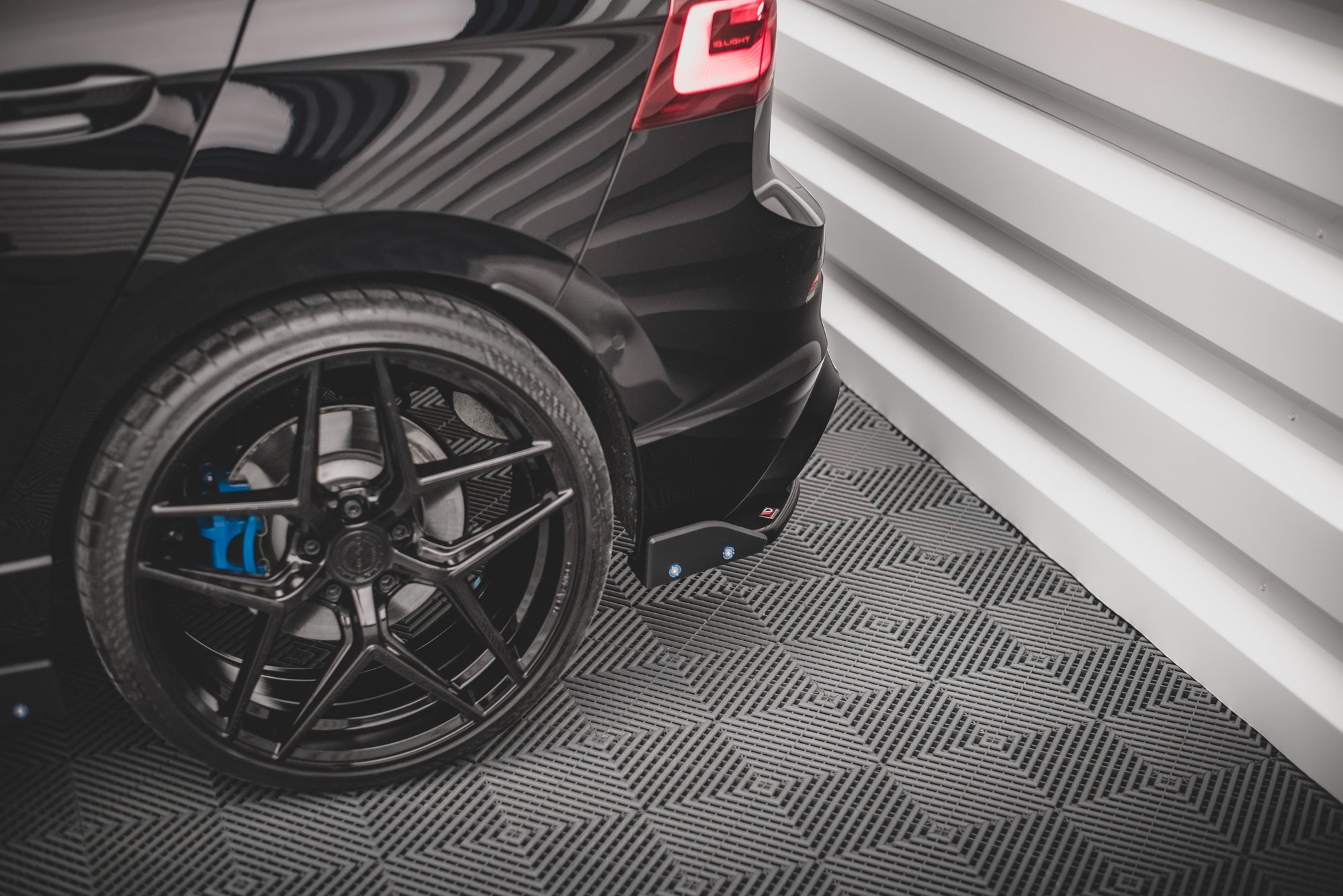 Rear Side Splitters V.2 + Flaps VW Golf R Mk8 - 5