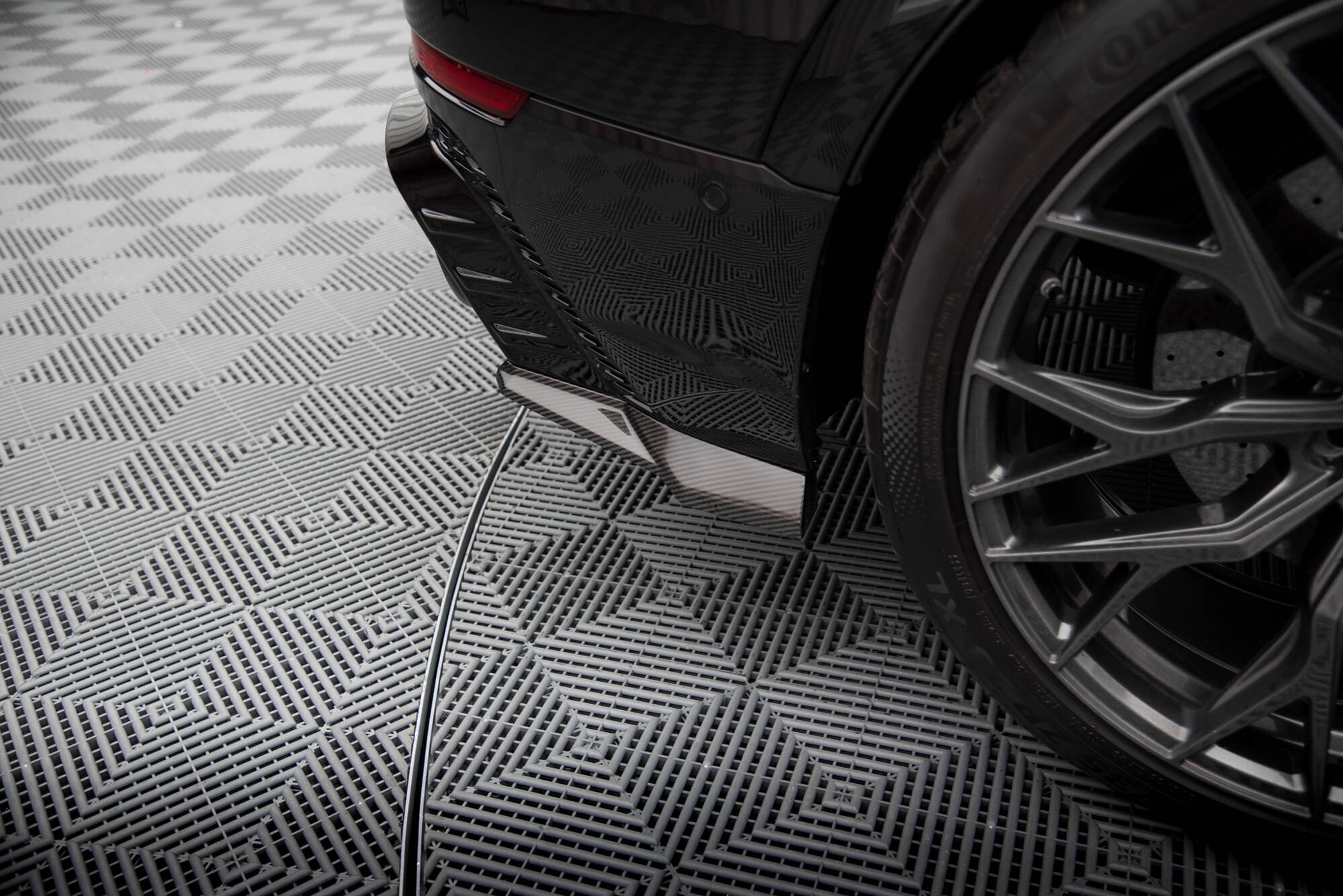 Carbon Fiber Rear Side Splitters Audi RSQ8 Mk1 - 4