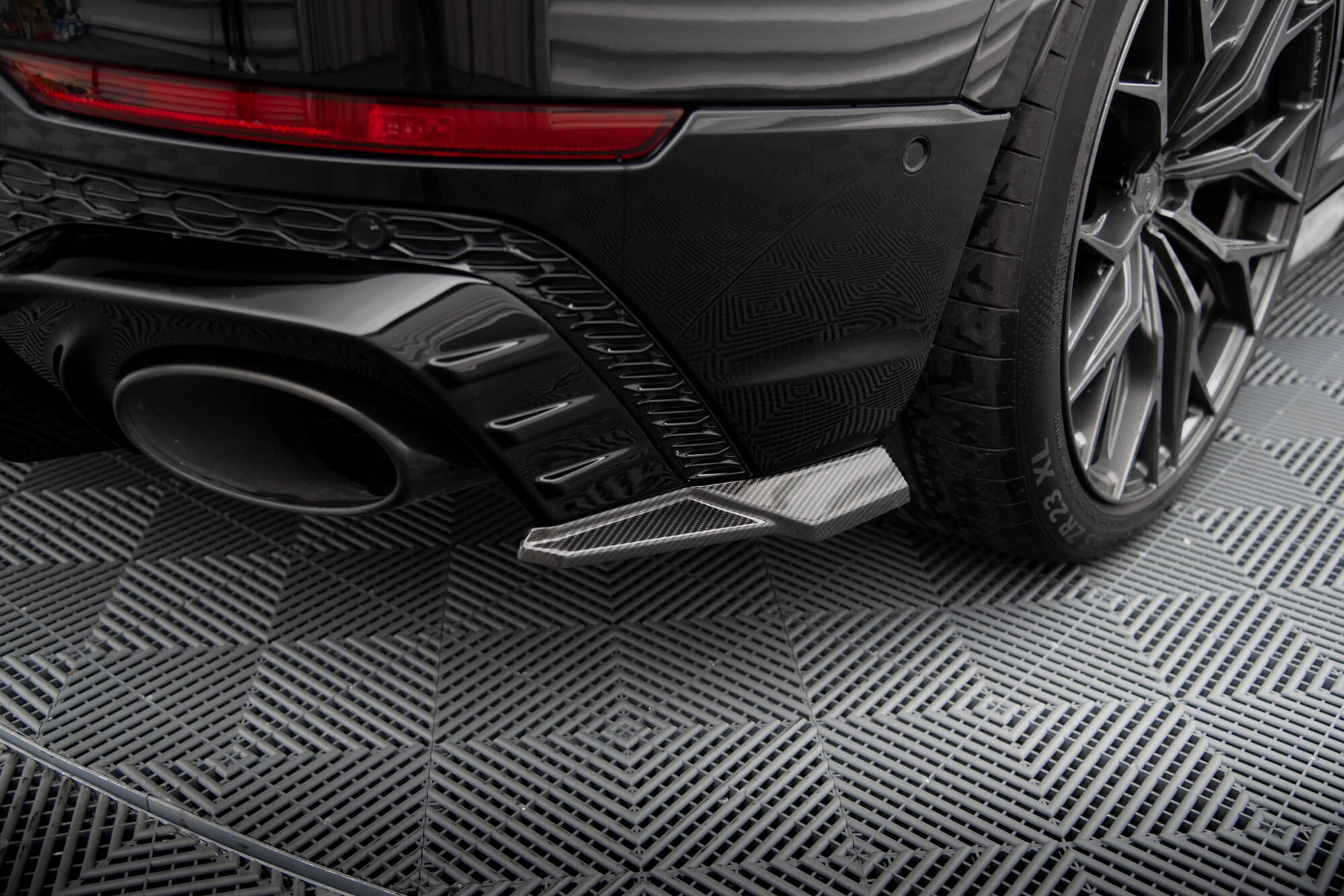 Carbon Fiber Rear Side Splitters Audi RSQ8 Mk1 - 3