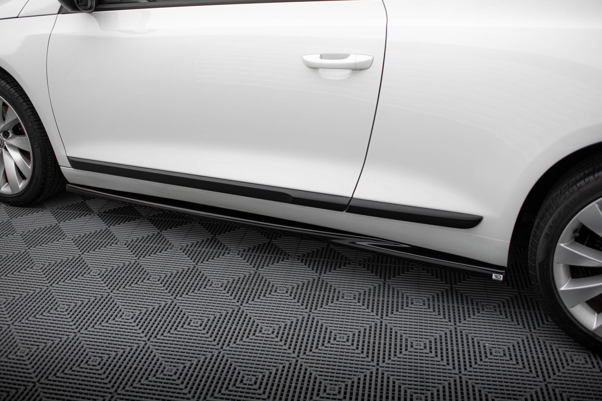 Side Skirts Diffusers Volkswagen Scirocco Mk3 Facelift - 3