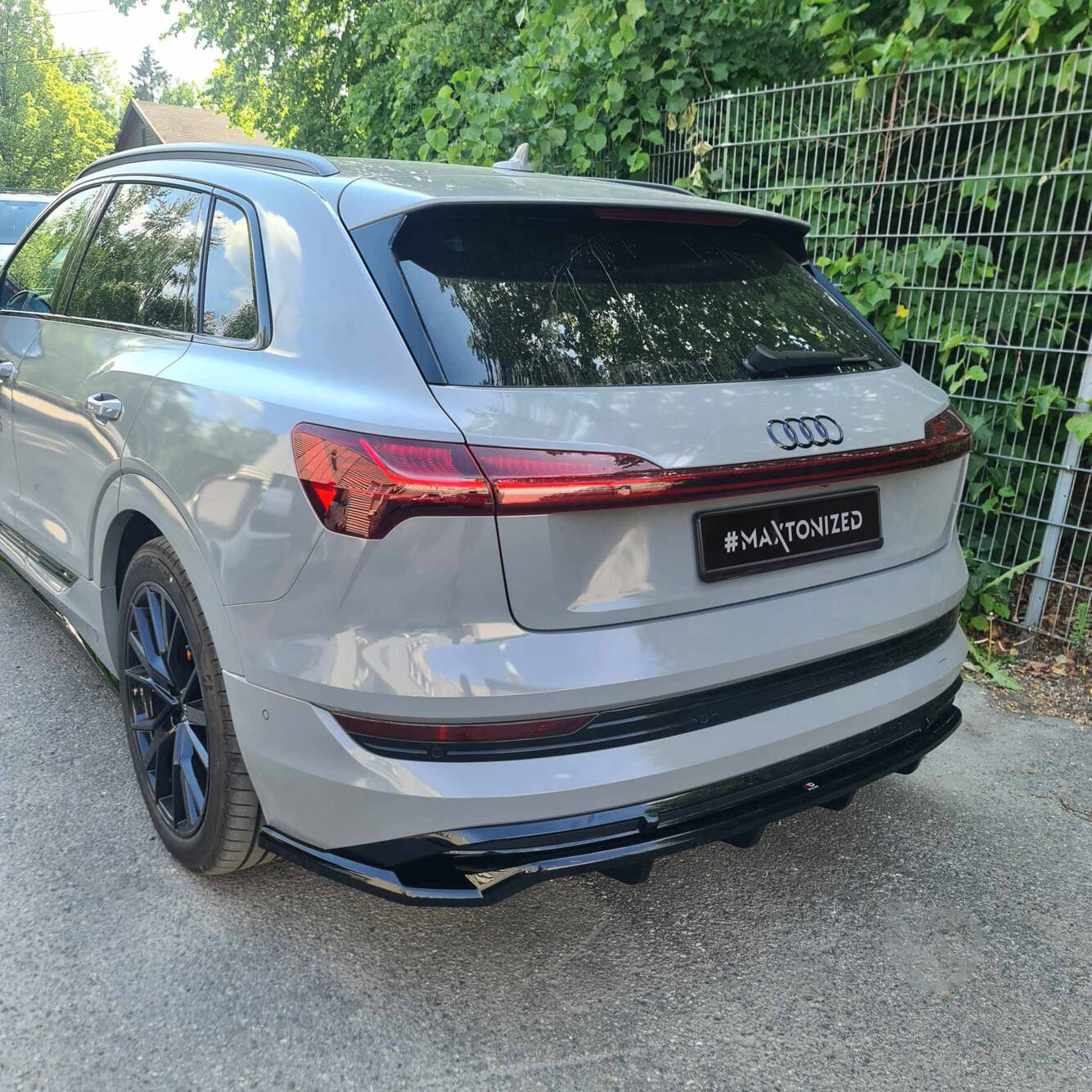 Central Rear Splitter (Vertical Bars) Audi e-Tron S-Line - 5