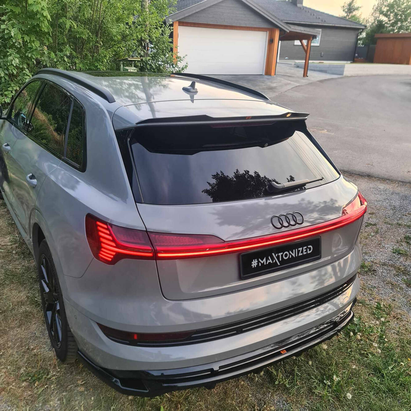 Central Rear Splitter (Vertical Bars) Audi e-Tron S-Line - 2