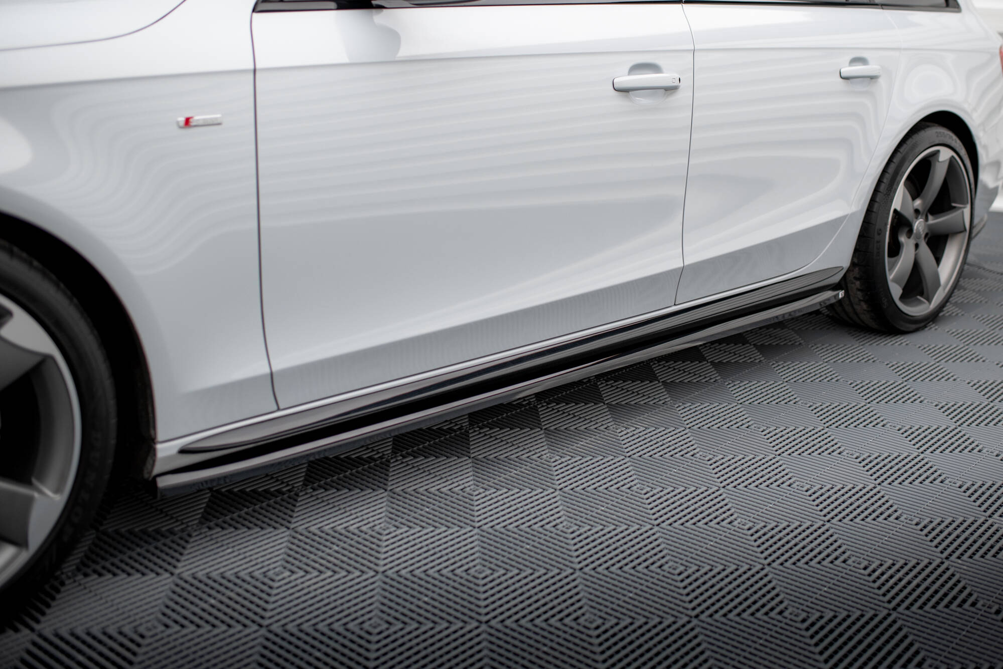 Side Skirts Diffusers V.3 Audi A4 / A4 S-Line / S4 B8 - 2