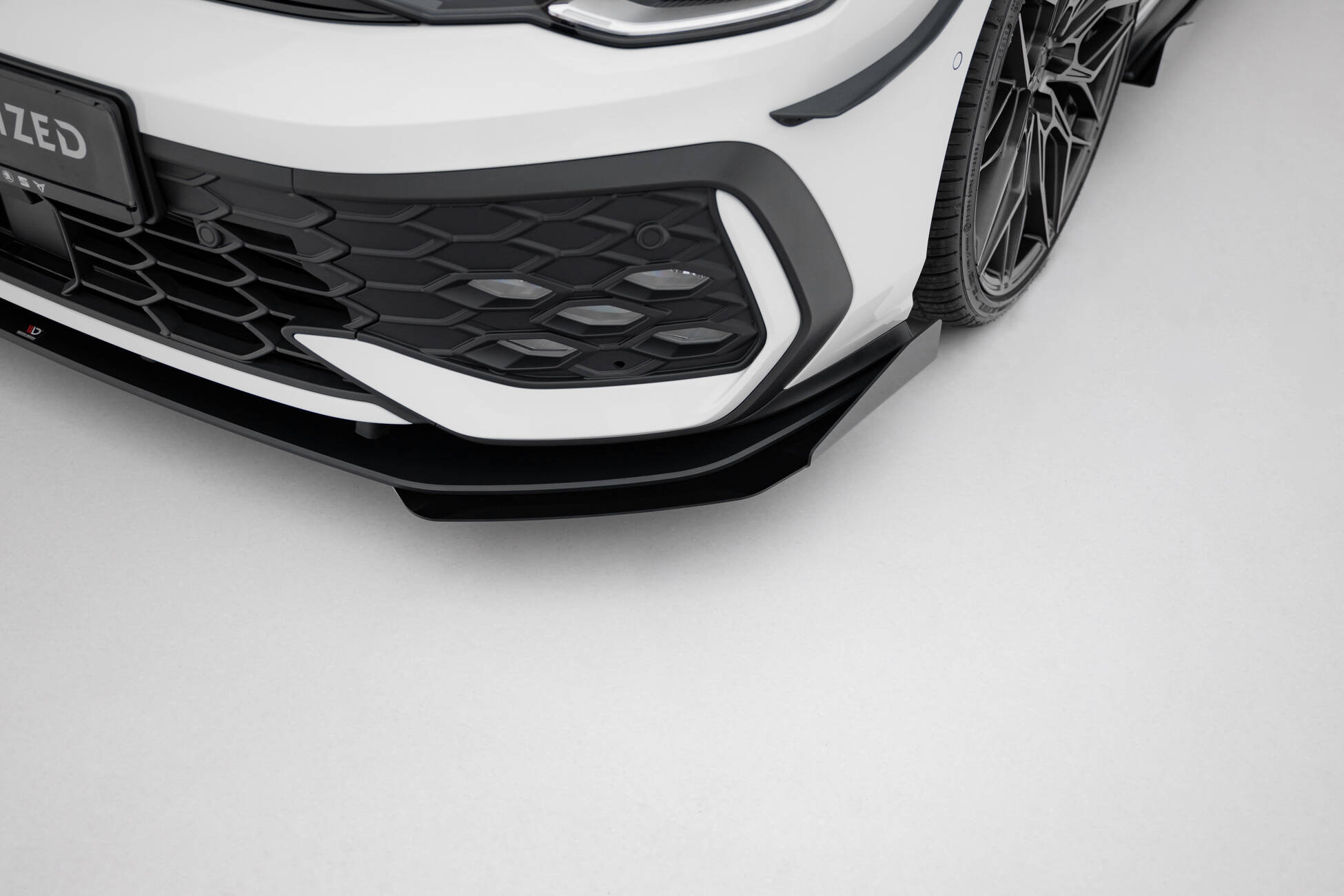 STREET PRO FRONTLÄPP + FLÄRPAR TILL VOLKSWAGEN GOLF GTI / GTE / R-LINE MK8 FACELIFT – MAXTON DESIGN - 5
