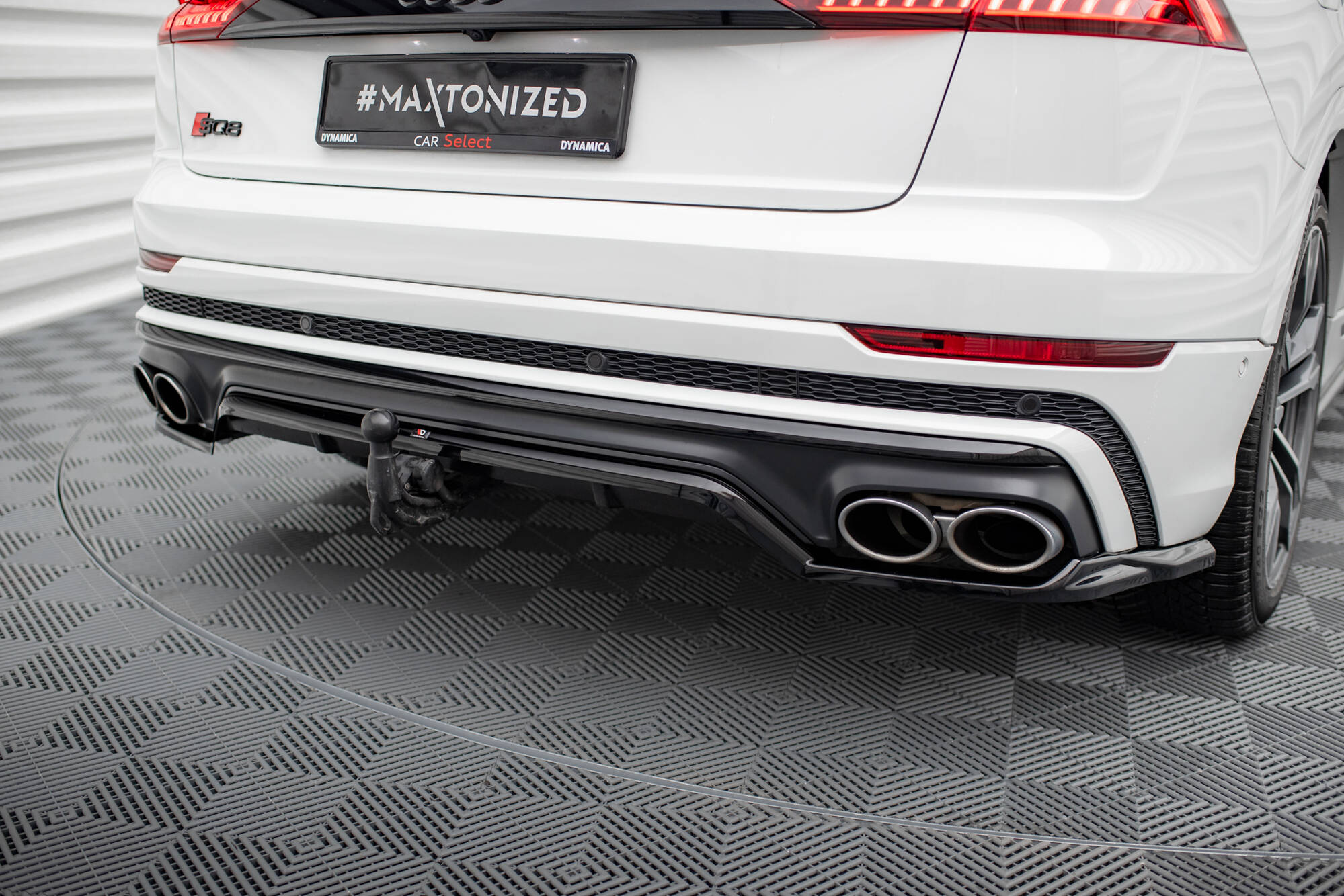 Central Rear Splitter (Vertical Bars) V.2 Audi SQ8 Mk1 - 6