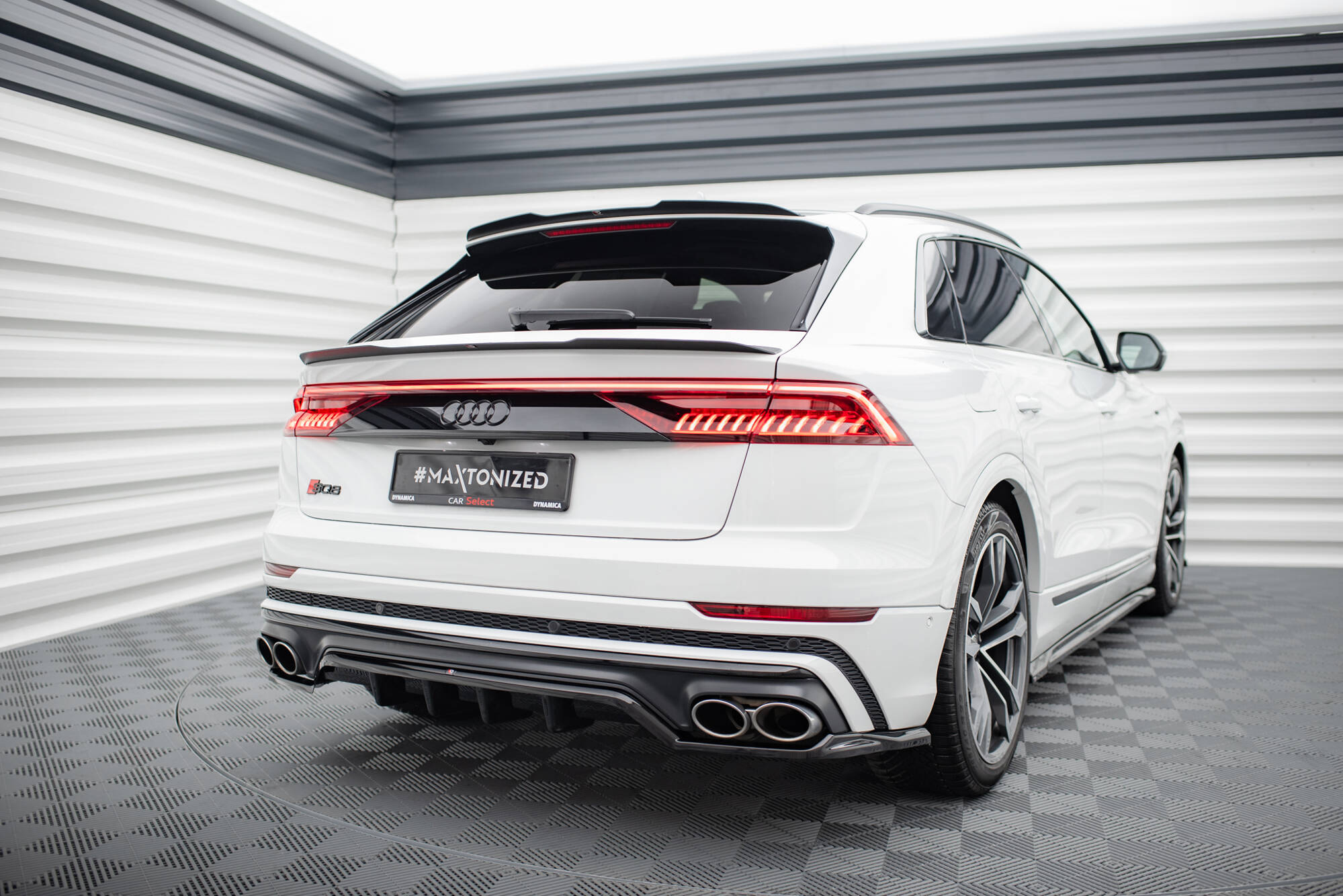 Central Rear Splitter (Vertical Bars) V.2 Audi SQ8 Mk1 - 9