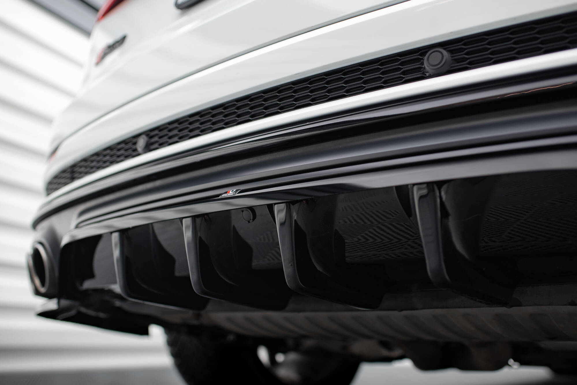 Central Rear Splitter (Vertical Bars) V.2 Audi SQ8 Mk1 - 4