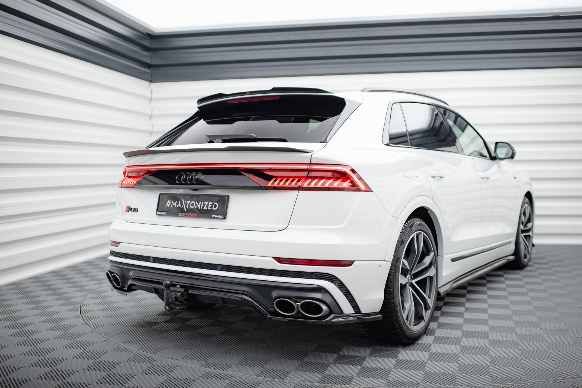 Central Rear Splitter (Vertical Bars) V.2 Audi SQ8 Mk1 - 5